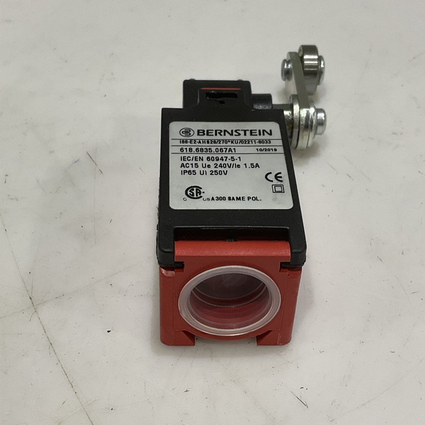 BERNSTEIN I88-E2-A H828 LIMIT SWITCH 02211-8033 618.6835.067A1 250V 1.5A Z2M