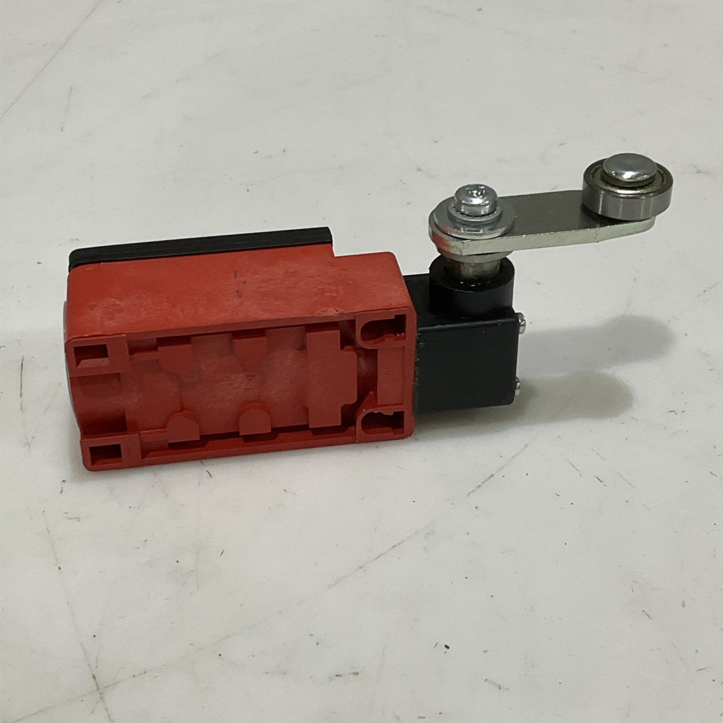 BERNSTEIN I88-E2-A H828 LIMIT SWITCH 02211-8033 618.6835.067A1 250V 1.5A Z2M