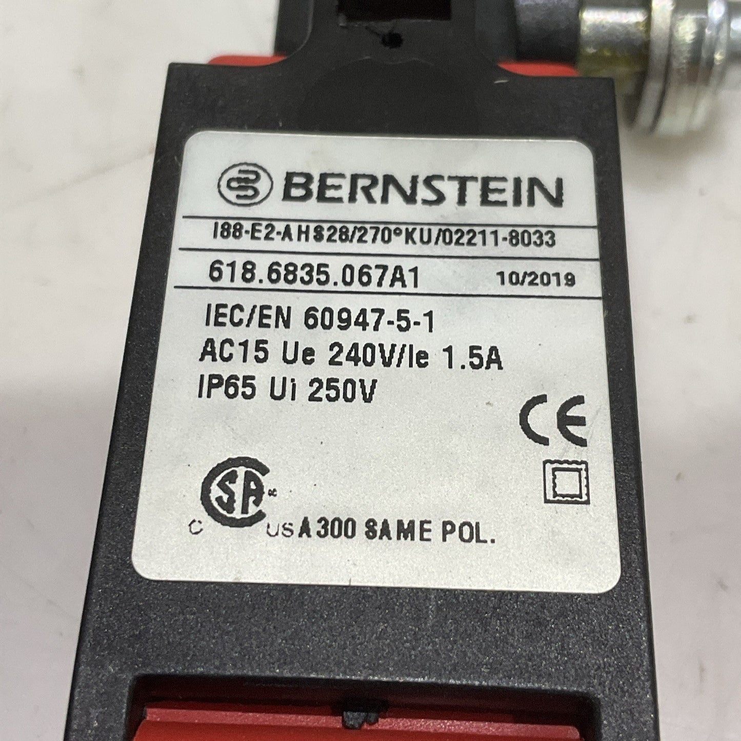 BERNSTEIN I88-E2-A H828 LIMIT SWITCH 02211-8033 618.6835.067A1 250V 1.5A Z2M