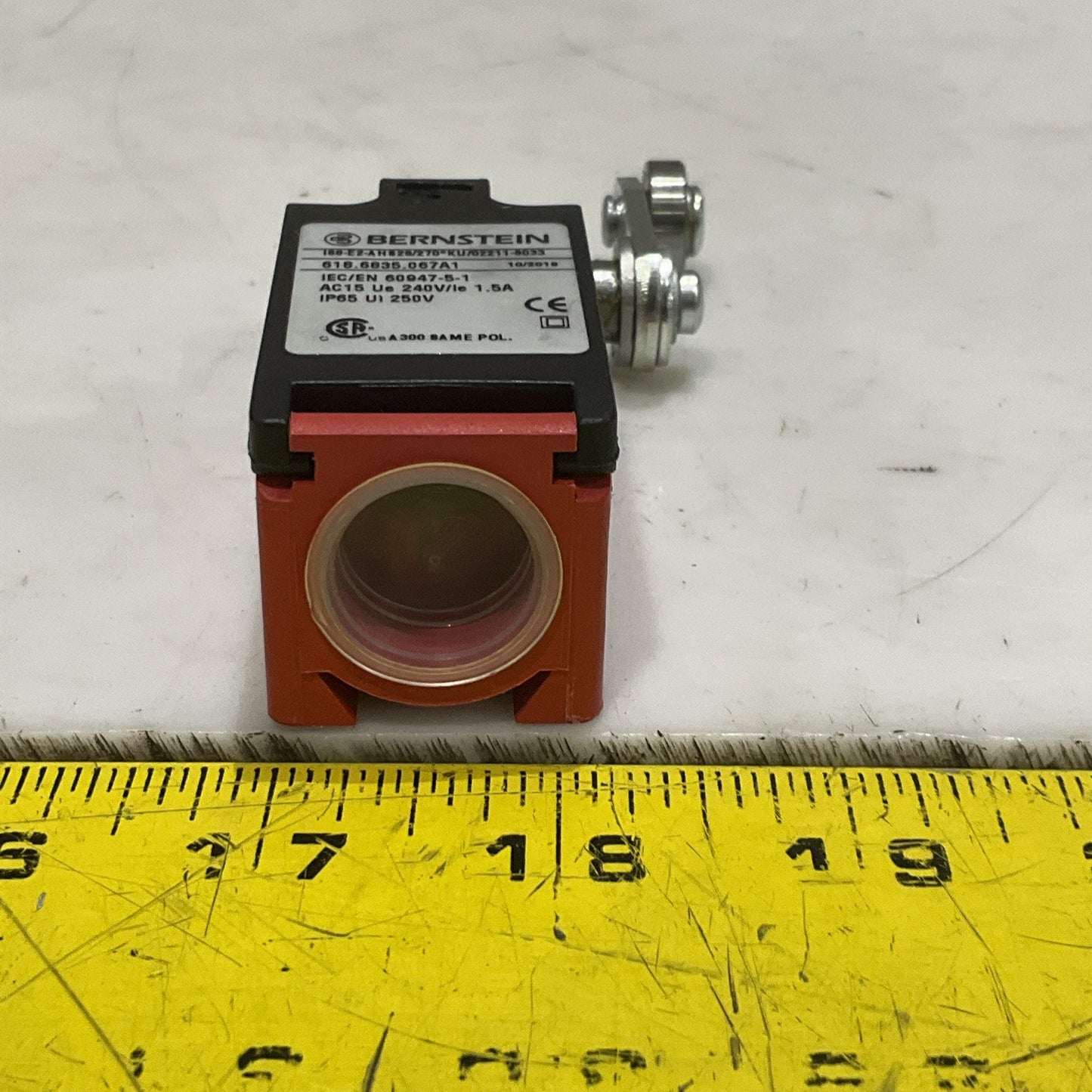 BERNSTEIN I88-E2-A H828 LIMIT SWITCH 02211-8033 618.6835.067A1 250V 1.5A Z2M