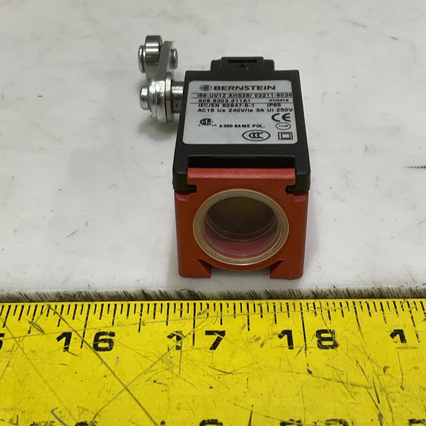 BERNSTEIN I88-UV1Z AHS28/02211-8036 LIMIT SWITCH 3A 250V Z2M