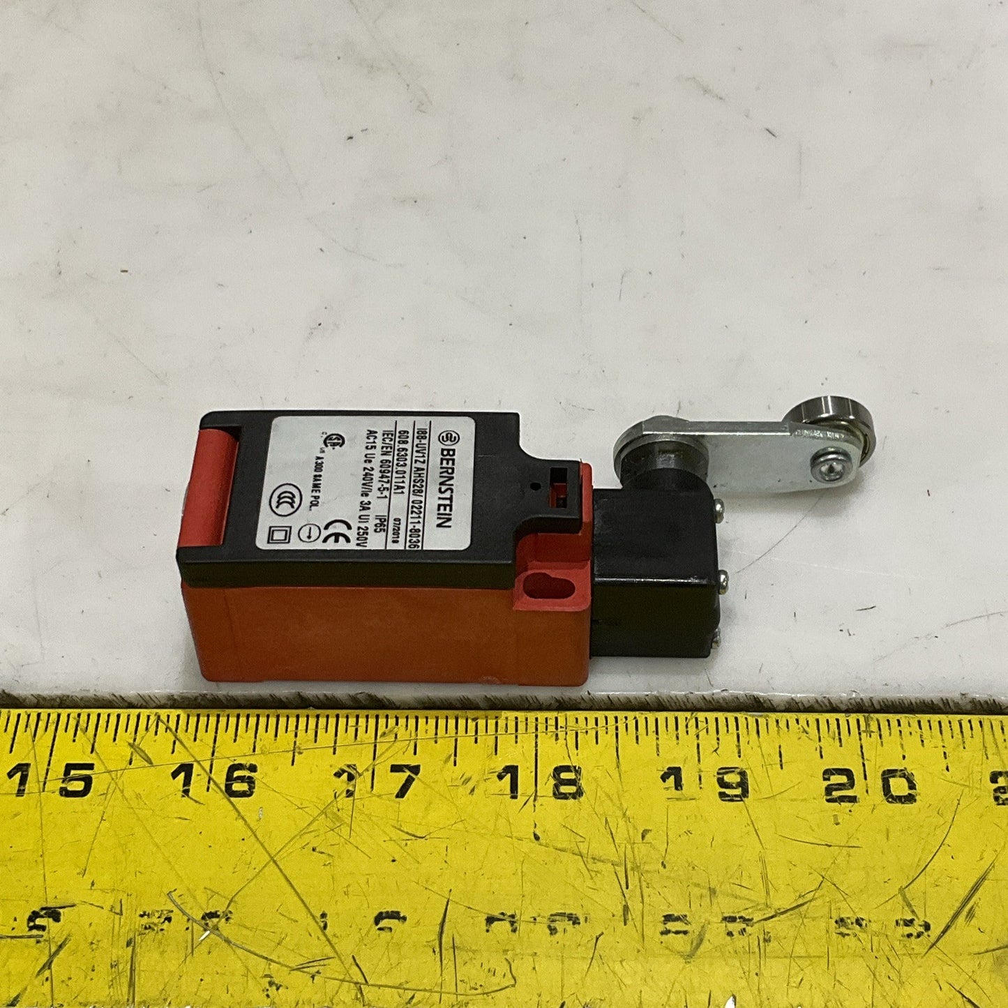 BERNSTEIN I88-UV1Z AHS28/02211-8036 LIMIT SWITCH 3A 250V Z2M