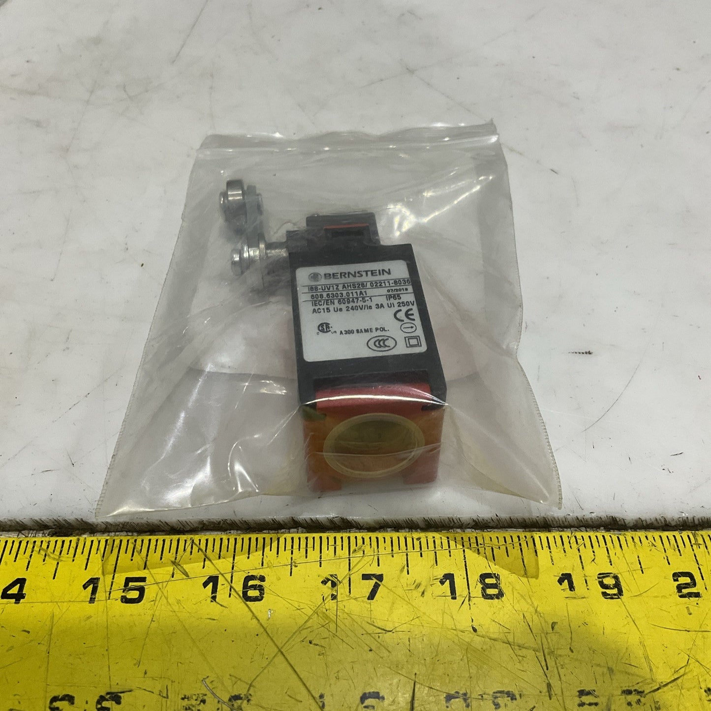 BERNSTEIN I88-UV1Z AHS28/02211-8036 LIMIT SWITCH 3A 250V Z2M