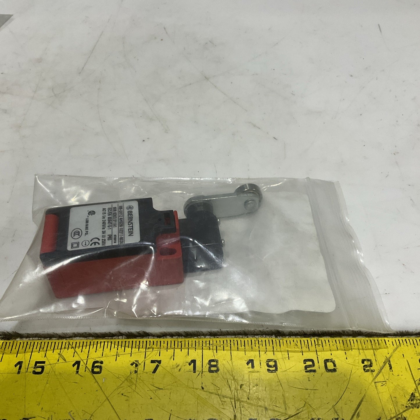 BERNSTEIN I88-UV1Z AHS28/02211-8036 LIMIT SWITCH 3A 250V Z2M