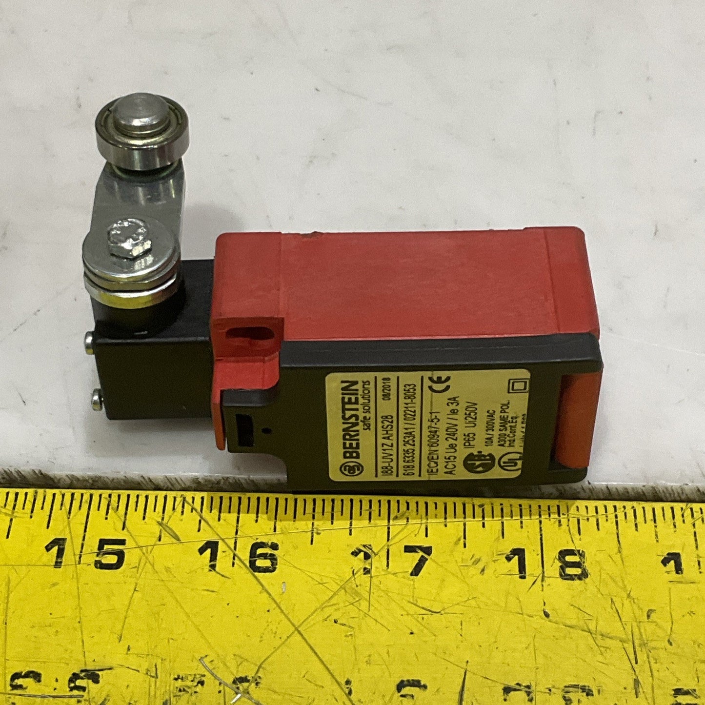 BERNSTEIN I88-UV1Z AHS28/02211-8036 LIMIT SWITCH 3A 250V Z2M