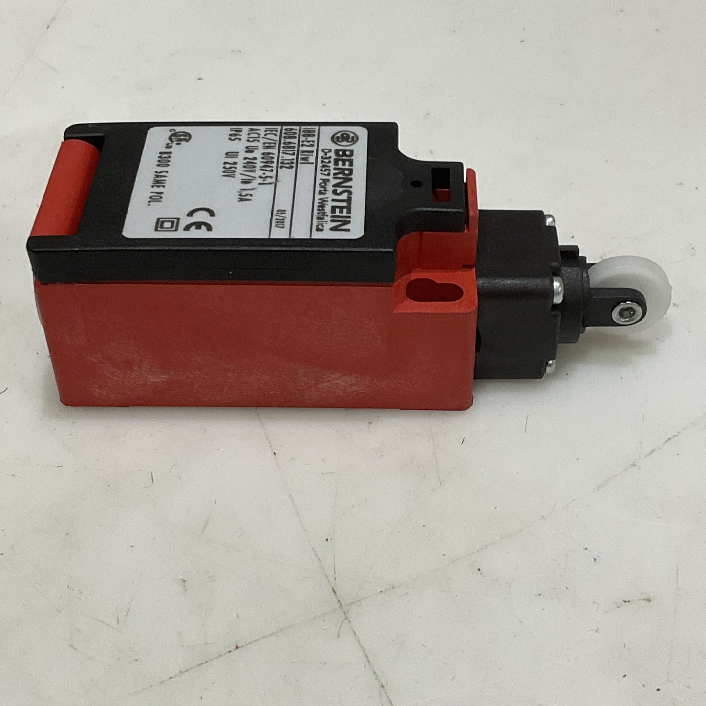 BERNSTEIN I88-E2 RIWL LIMIT SWITCH 608.6817.132 250V 1.5 A D-32457 Z2M