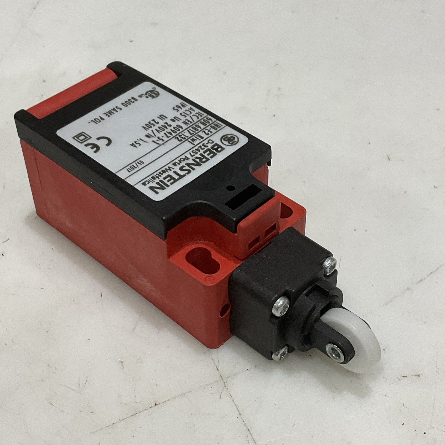 BERNSTEIN I88-E2 RIWL LIMIT SWITCH 608.6817.132 250V 1.5 A D-32457 Z2M