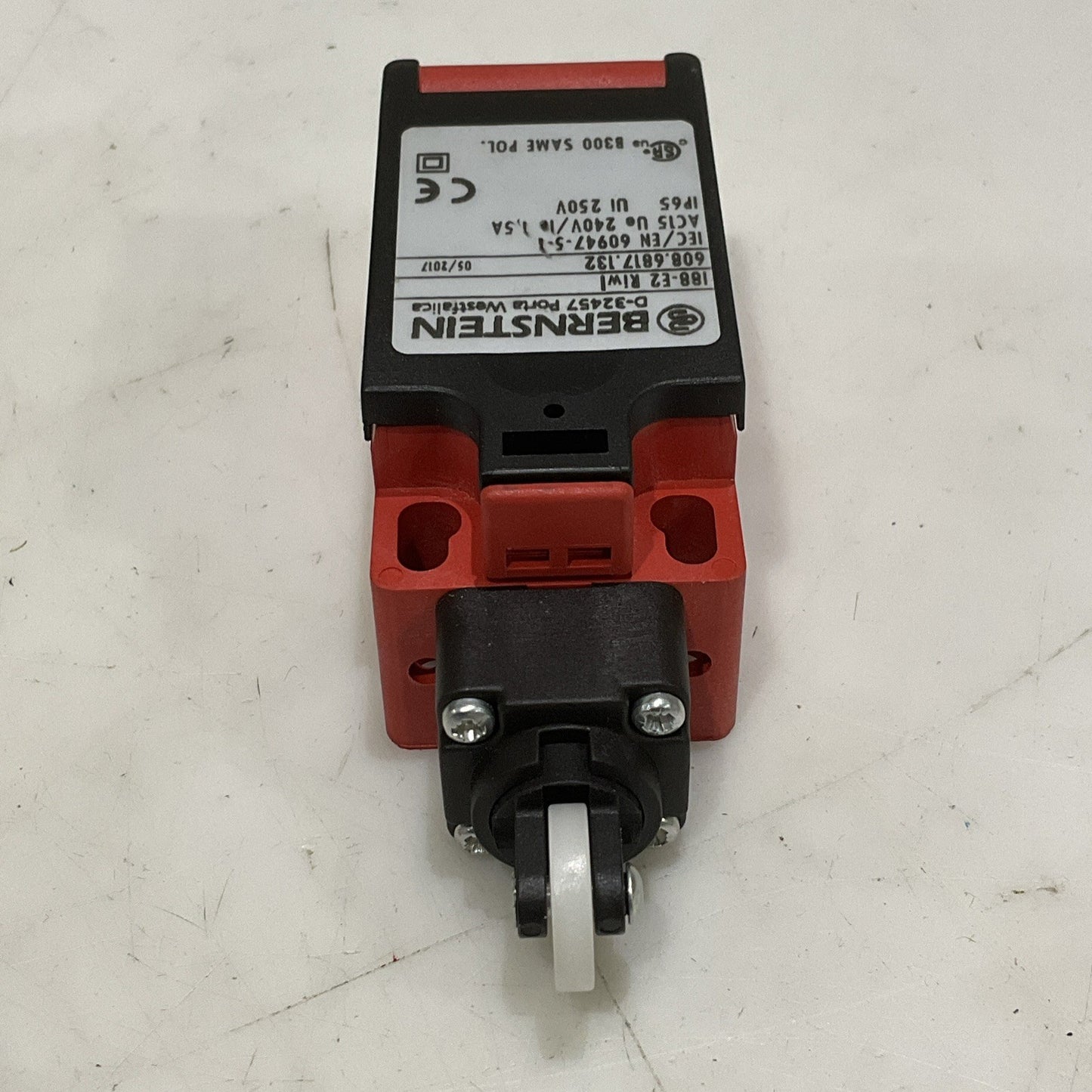 BERNSTEIN I88-E2 RIWL LIMIT SWITCH 608.6817.132 250V 1.5 A D-32457 Z2M
