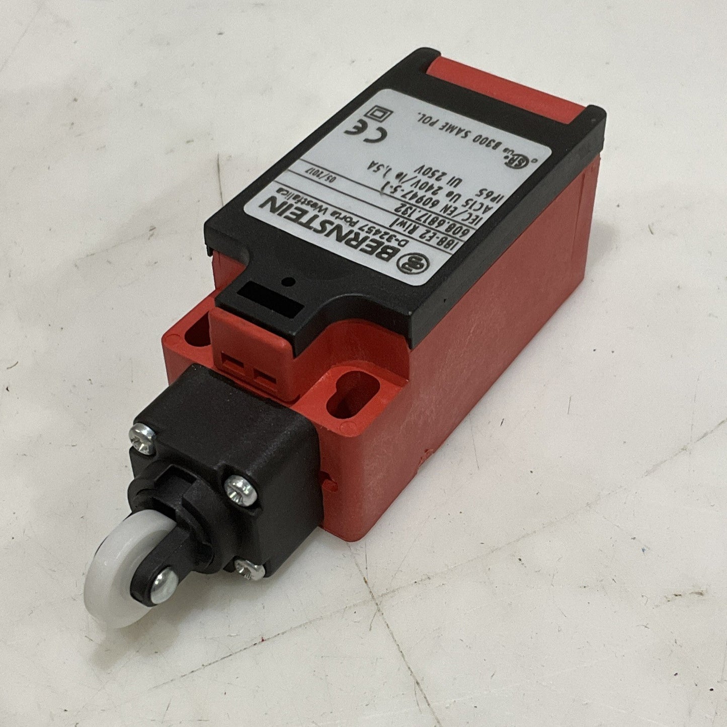 BERNSTEIN I88-E2 RIWL LIMIT SWITCH 608.6817.132 250V 1.5 A D-32457 Z2M