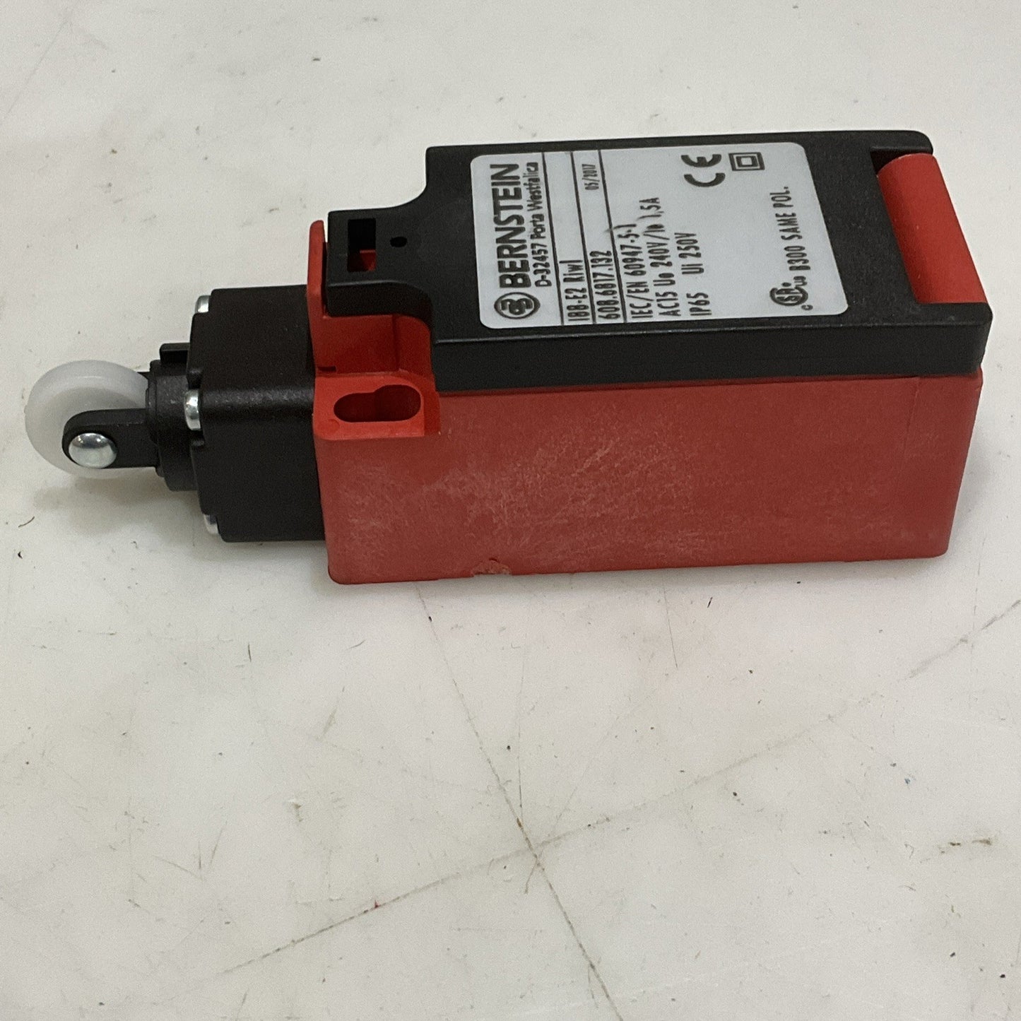 BERNSTEIN I88-E2 RIWL LIMIT SWITCH 608.6817.132 250V 1.5 A D-32457 Z2M