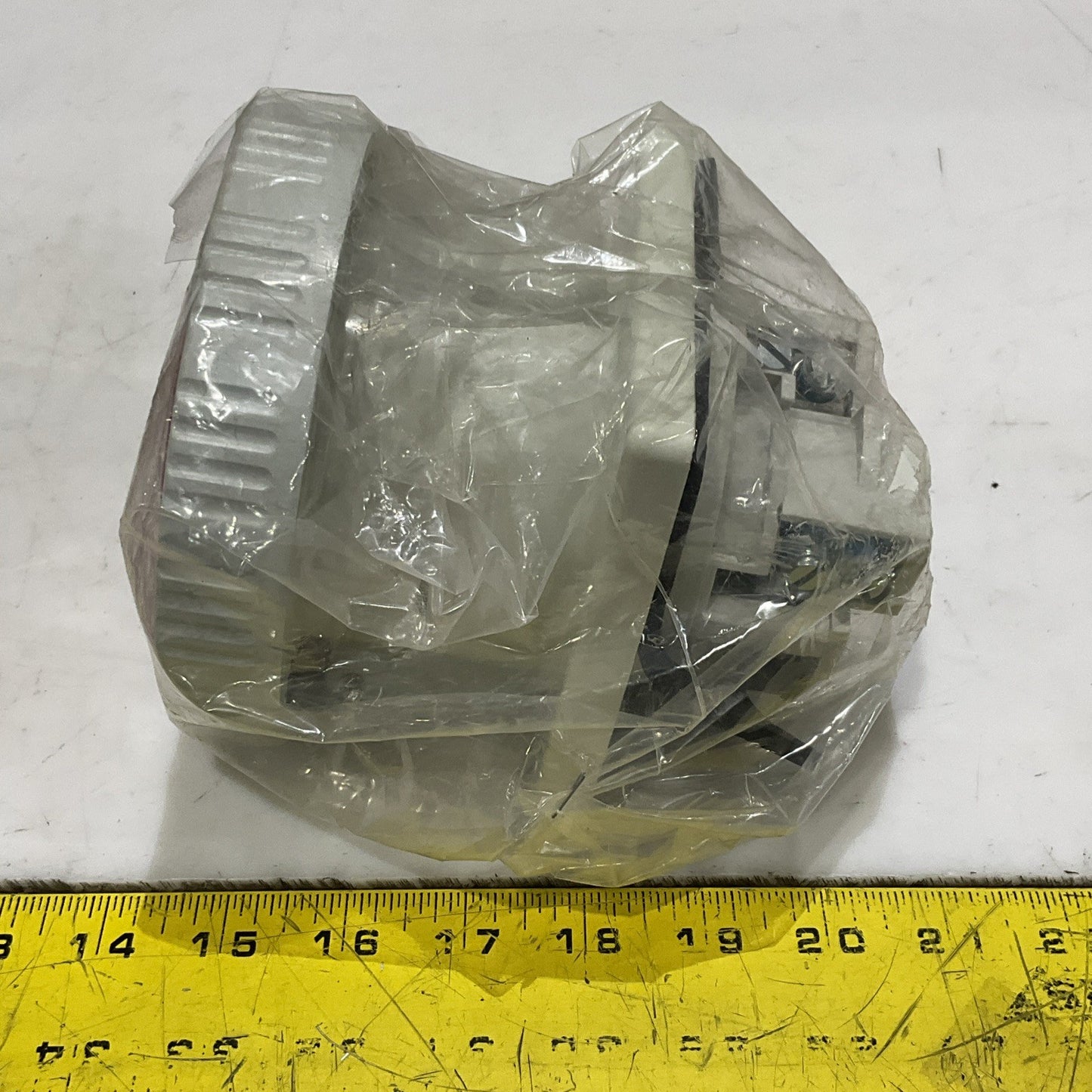 WOODHEAD MOLEX 4100R7W WATERTITE PIN AND SLEEVE RECEPTACLE 100A 3E 480 VAC Z2M