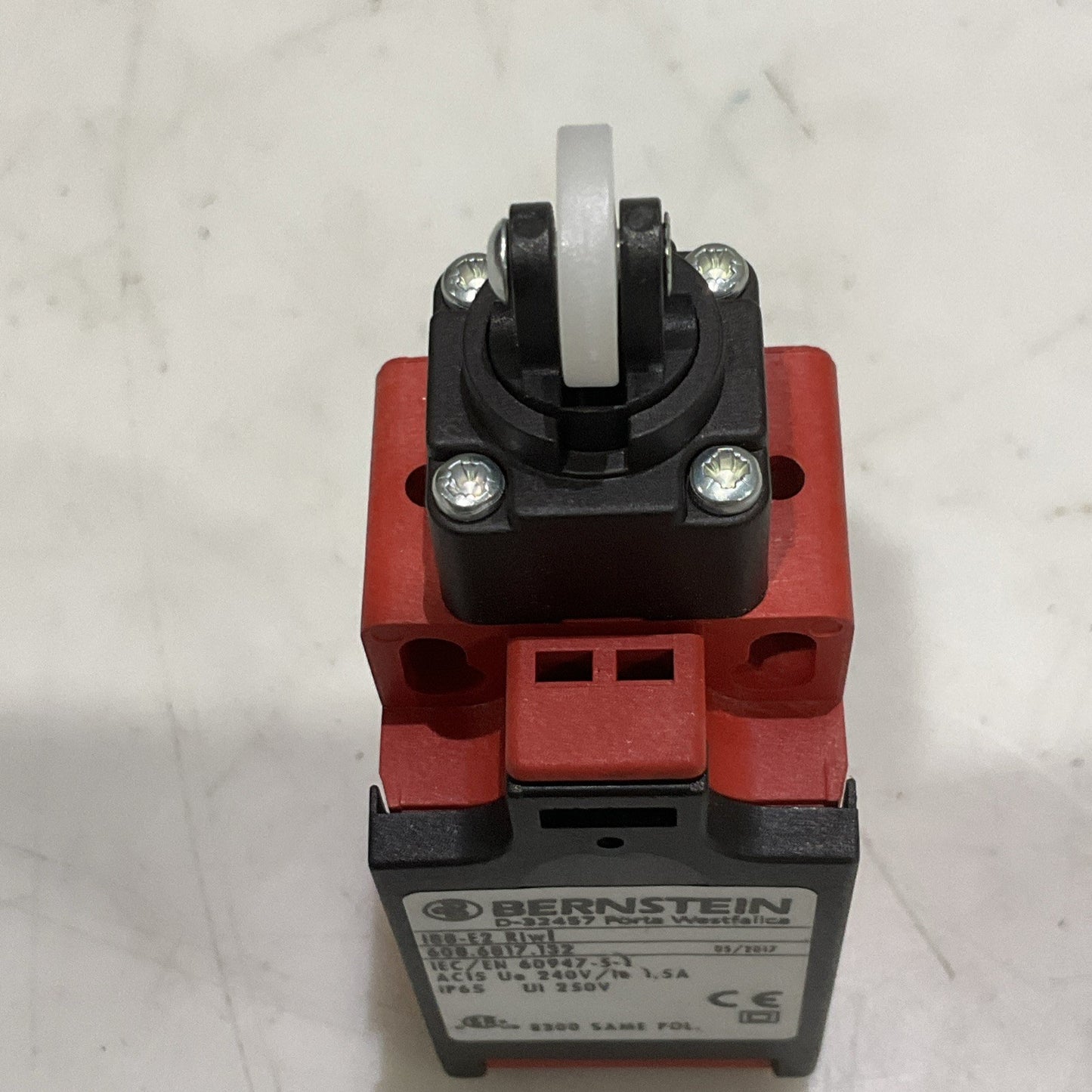 BERNSTEIN I88-E2 RIWL LIMIT SWITCH 608.6817.132 250V 1.5 A D-32457 Z2M