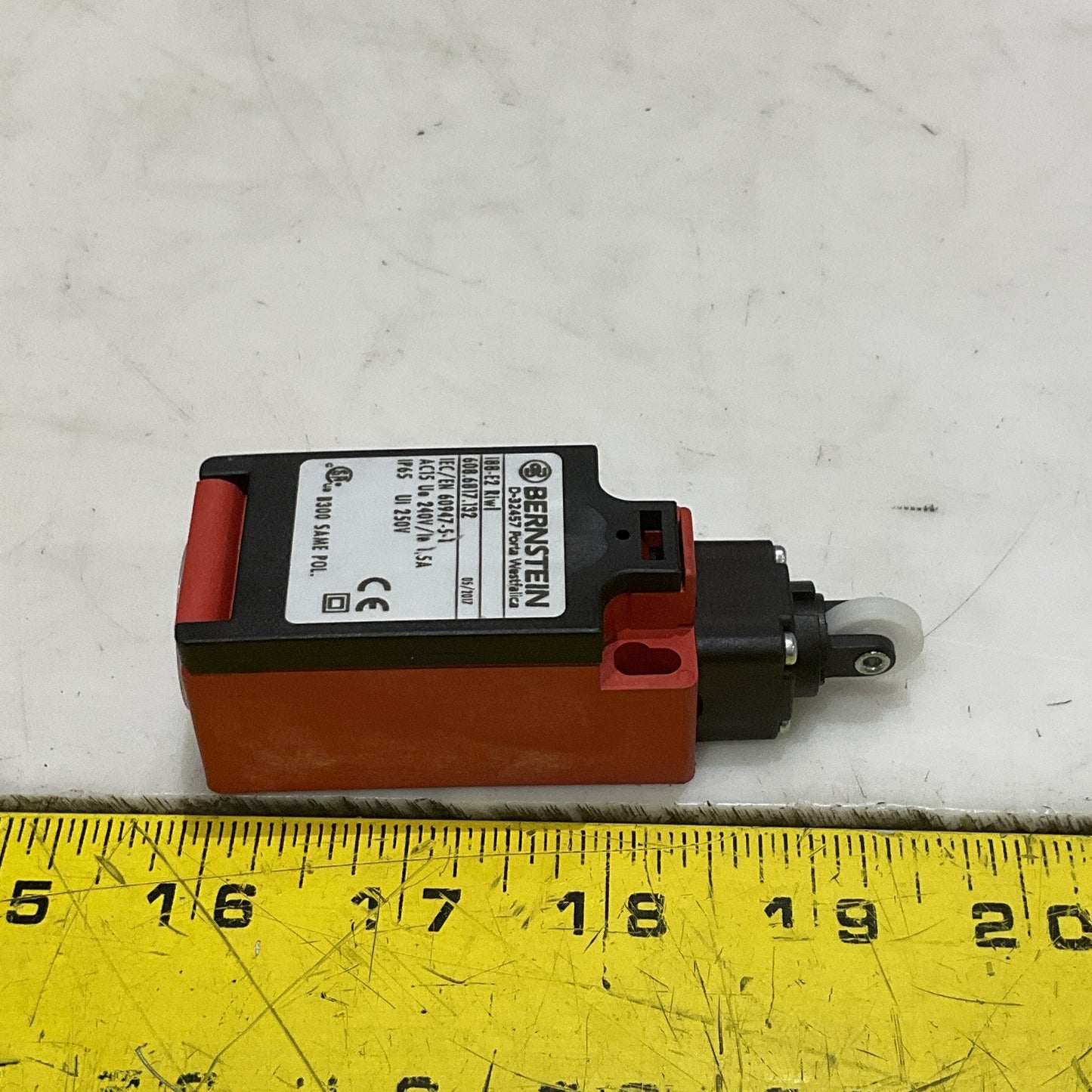 BERNSTEIN I88-E2 RIWL LIMIT SWITCH 608.6817.132 250V 1.5 A D-32457 Z2M
