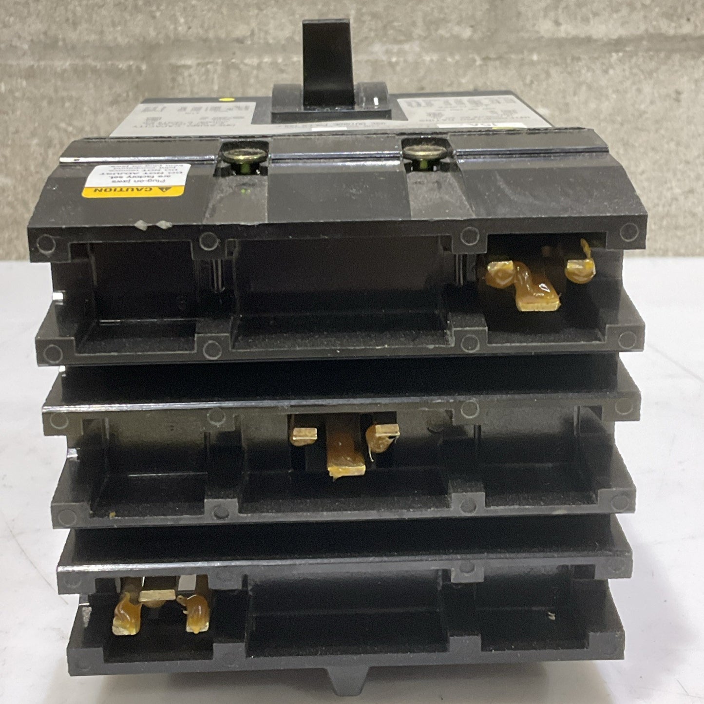 SQUARE D FA34015 MAGNETIC CIRCUIT BREAKER 3P 15A 480V 50/60HZ 250 VDC Z2M