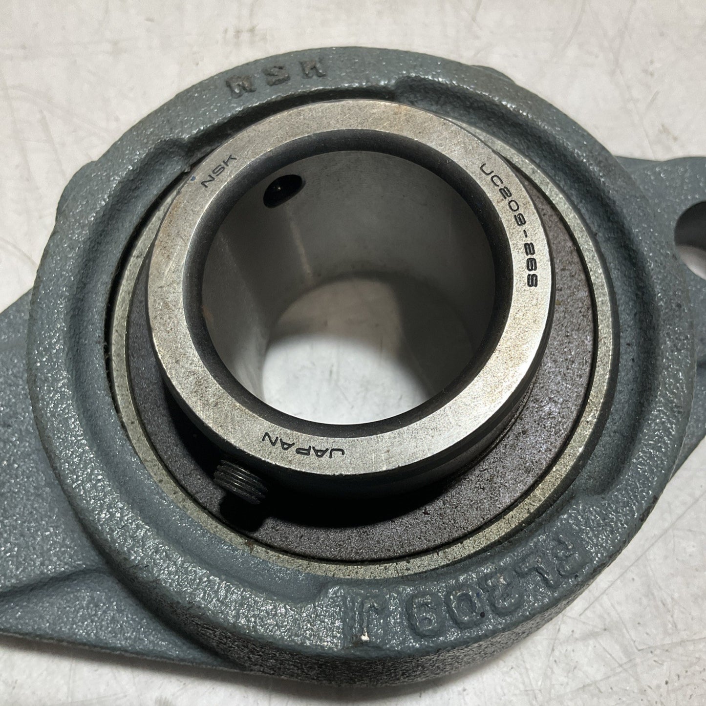 NSK JAPAN UC209-26S TWO MOUNTAIN BOLT FLANGE HOUSING BALL BEARING Z2M