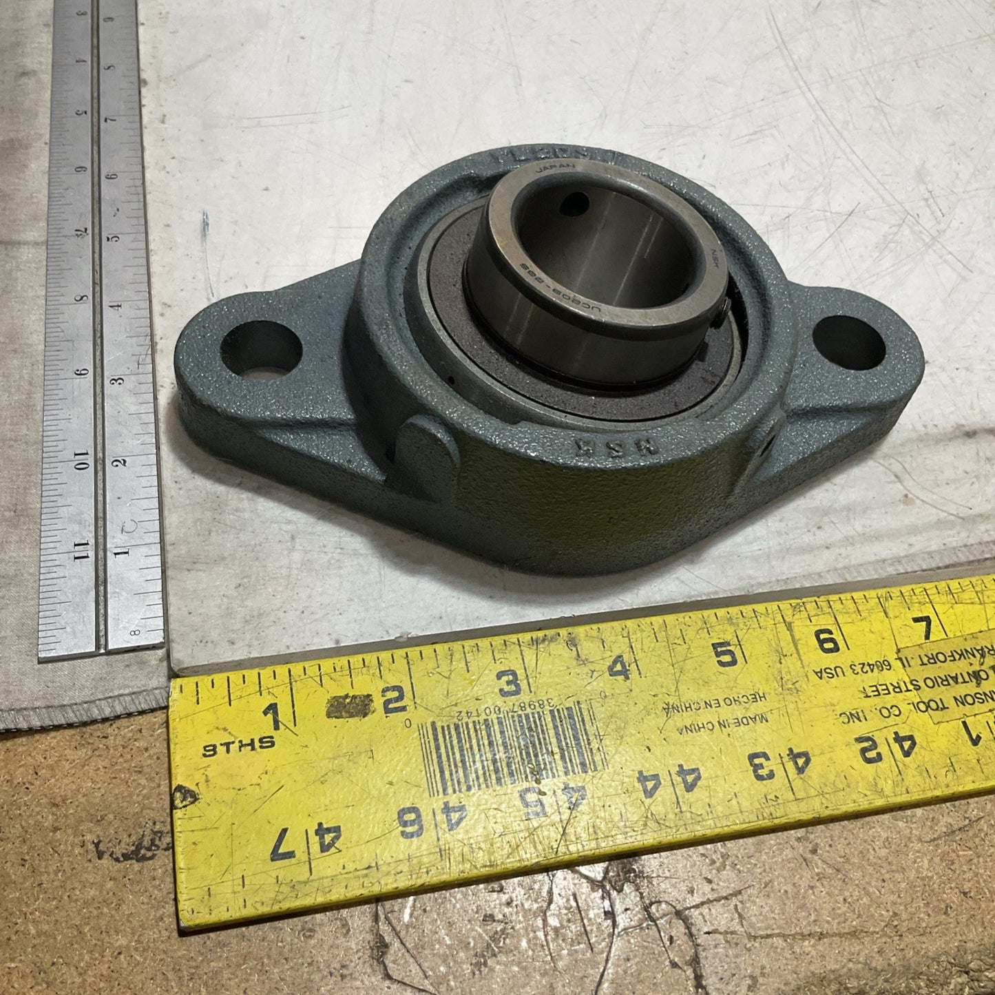 NSK JAPAN UC209-26S TWO MOUNTAIN BOLT FLANGE HOUSING BALL BEARING Z2M