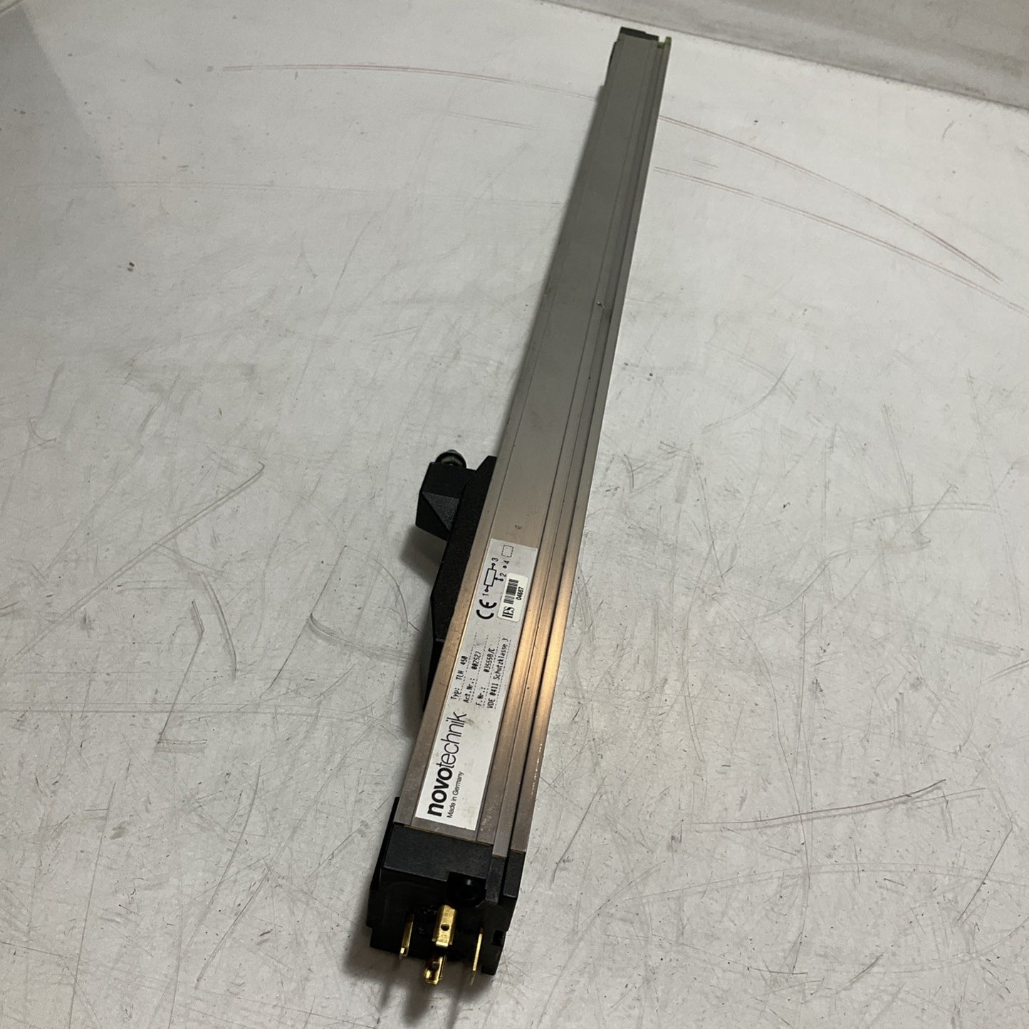 NOVOTECHNIK  TLH450 - 002527  LINEAR  POTENTIOMETER POSITION SENSOR  Z2M
