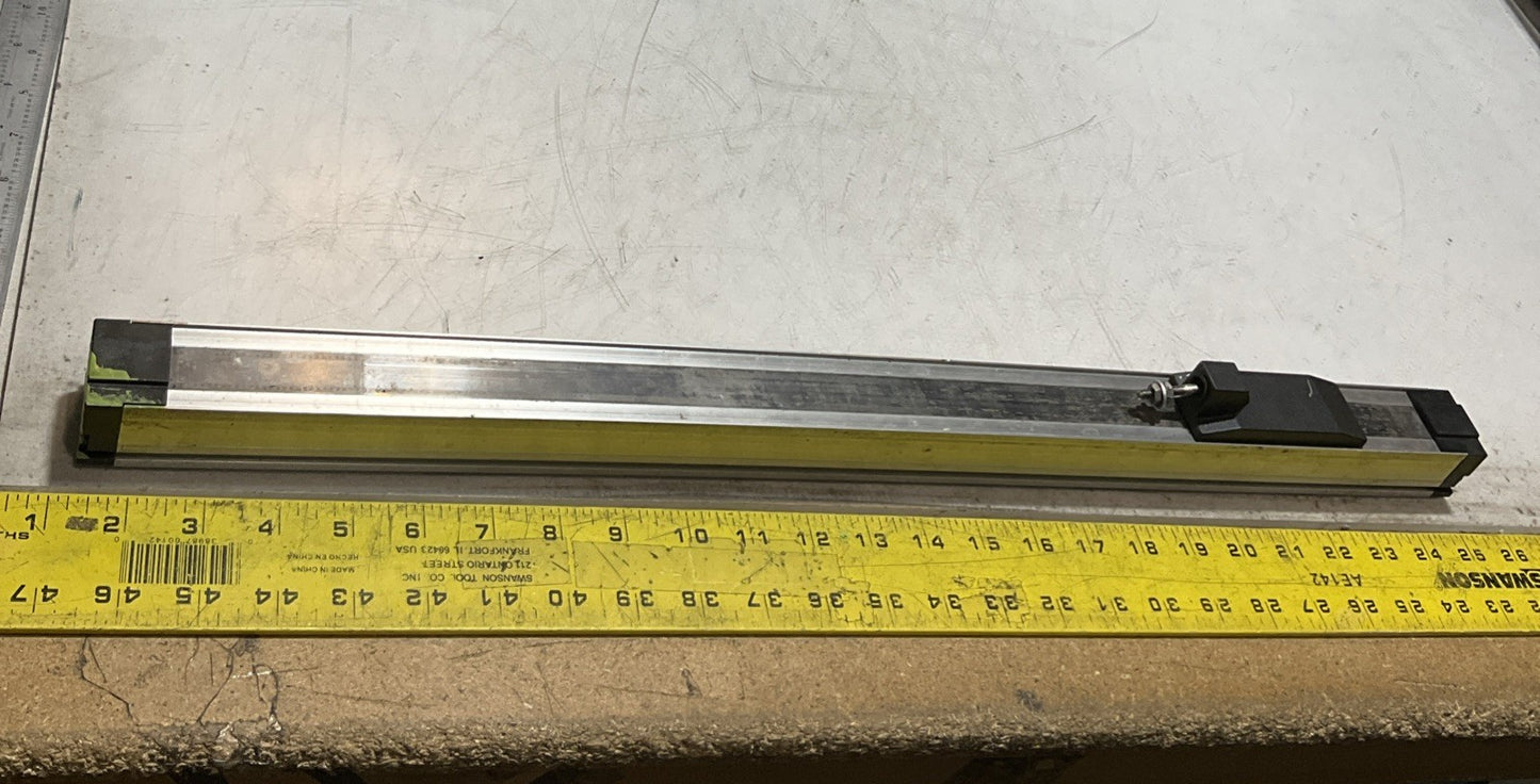 NOVOTECHNIK  TLH450 - 002527  LINEAR  POTENTIOMETER POSITION SENSOR  Z2M