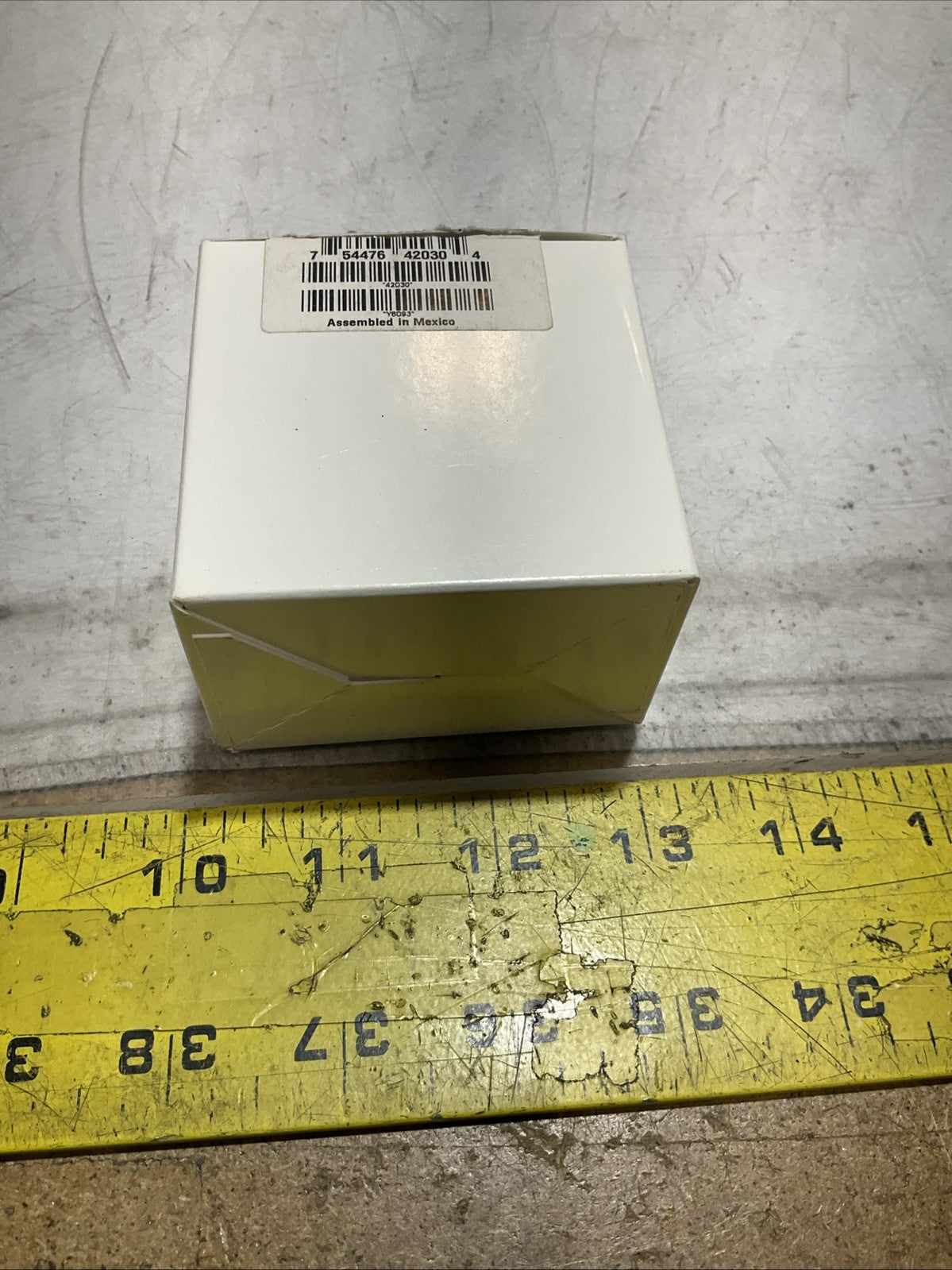 BRADY HANDIMARK Y6093 42030 B563815 RED VINYL 0.50X50 12.7MX15.2 LABEL TAPE Z2M