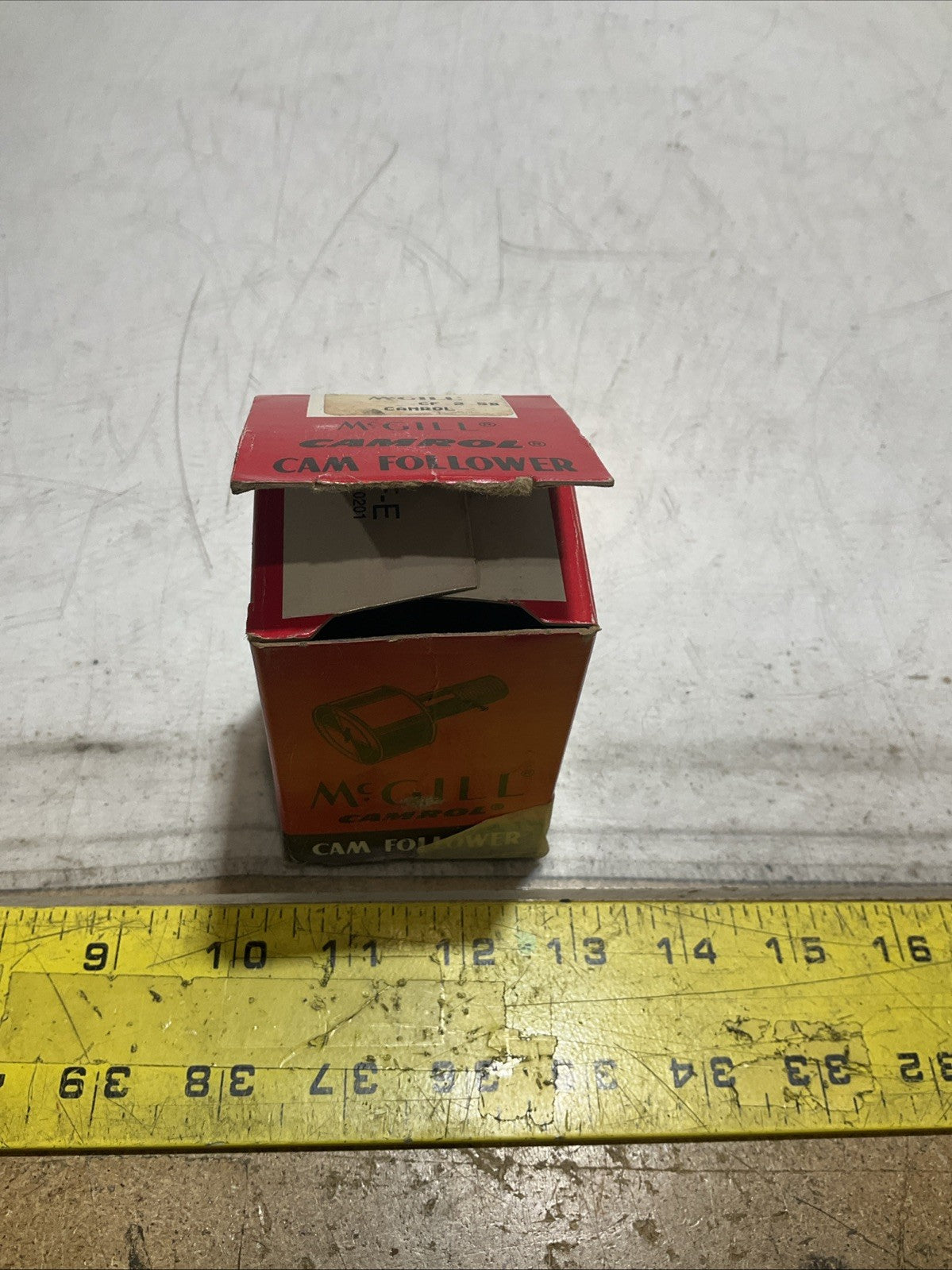 MCGILL CF 2SB  CYLINDRICAL INCH CAM FOLLOWER  BEARING  Z2M