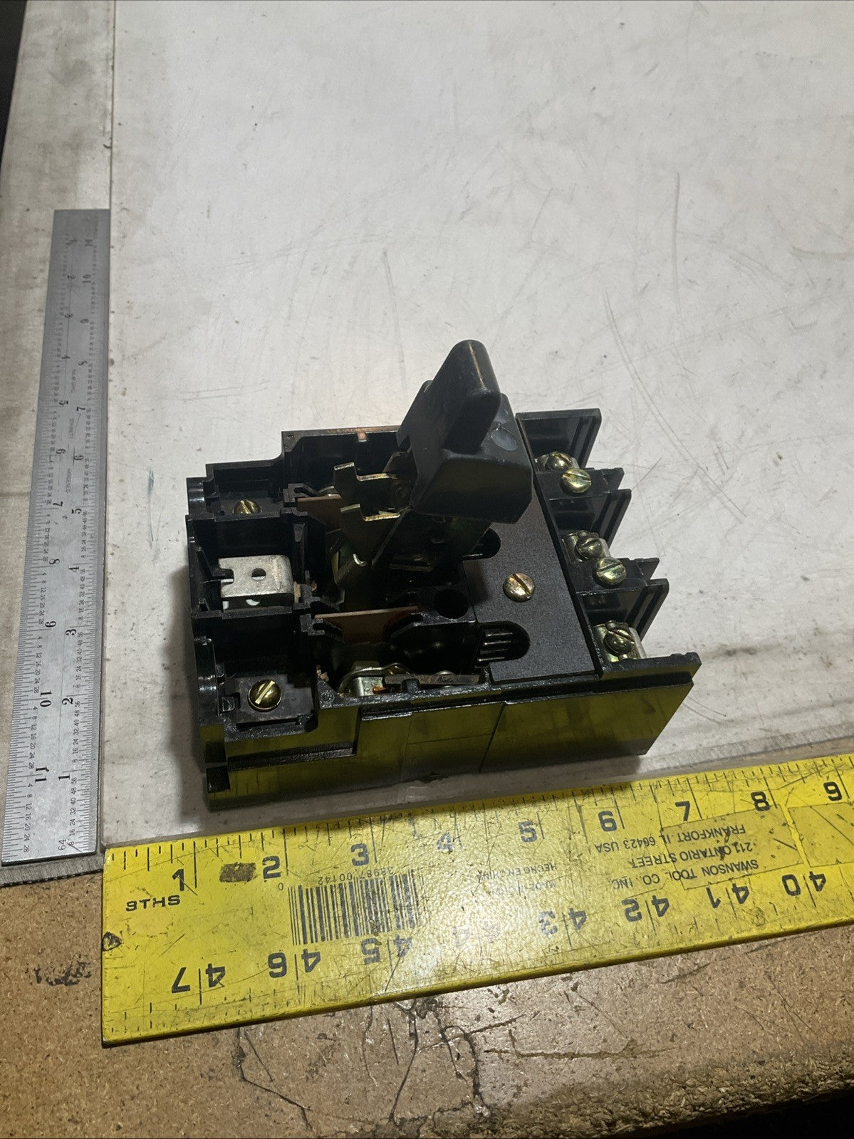 GENERAL ELECTRIC THMS31 3 POLES MPS30 600AC DISCONNECT SWITCH FUSIBLE U3S