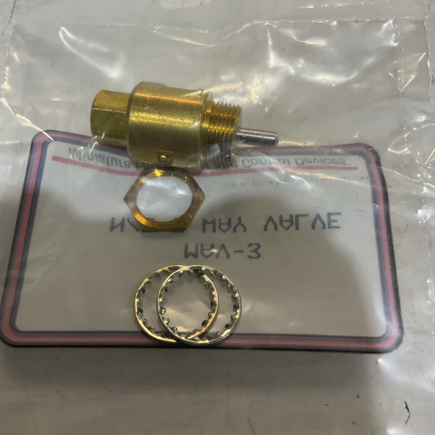 CLIPPARD MAV-3 N/C 3 WAY NORMALLY - CLOSED POPPET VALVE LOT OF 5 Z2M