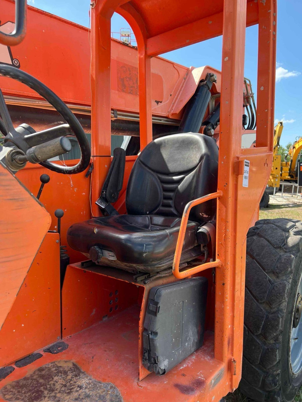2014 JLG SKYTRAK TELEHANDLER MODEL 8042, CUMMINS DIESEL, 8000LB CAPACITY, 42FT
