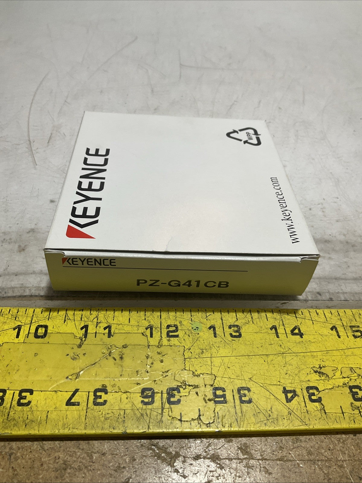 KEYENCE PZ-G41CB PHOTOELECTRIC SENSOR DIFFUSE REFLECTIVE  2ZM
