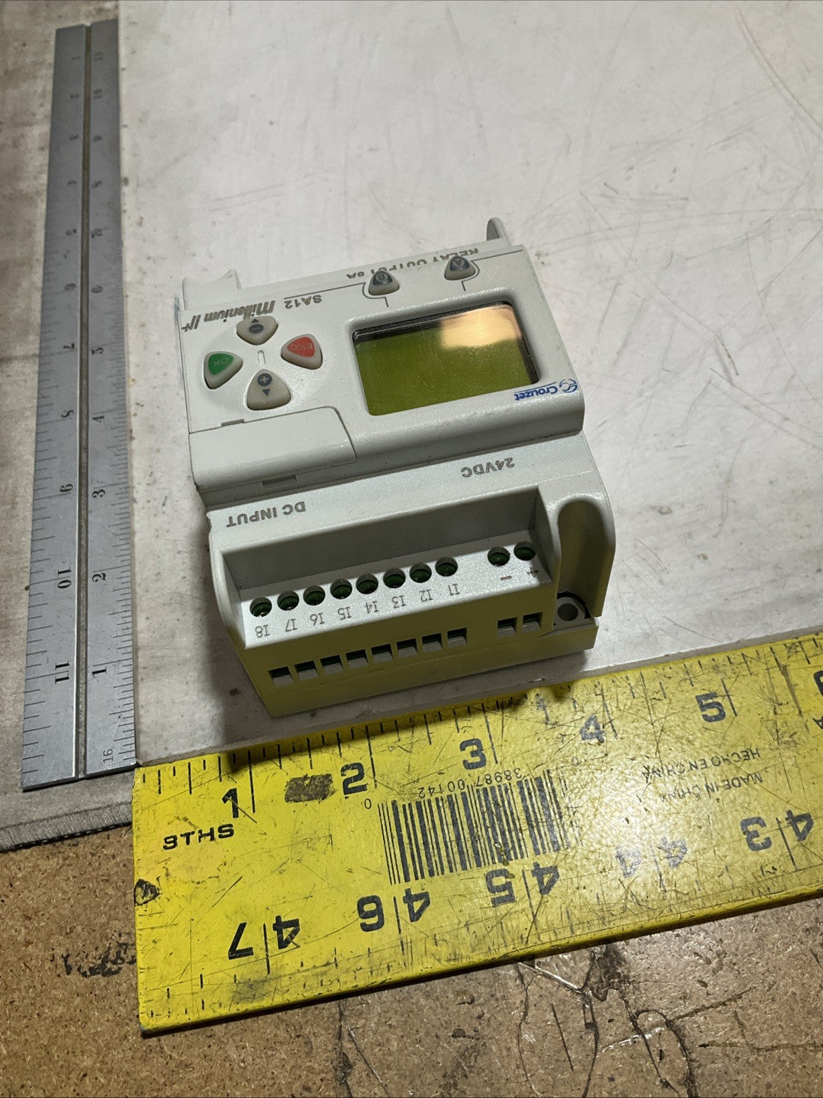 CROUZET SA12 MILLENIUM 11+889590041 CONTROLLER OUTPUT RELAY 24VDC DCINPUT Z2M