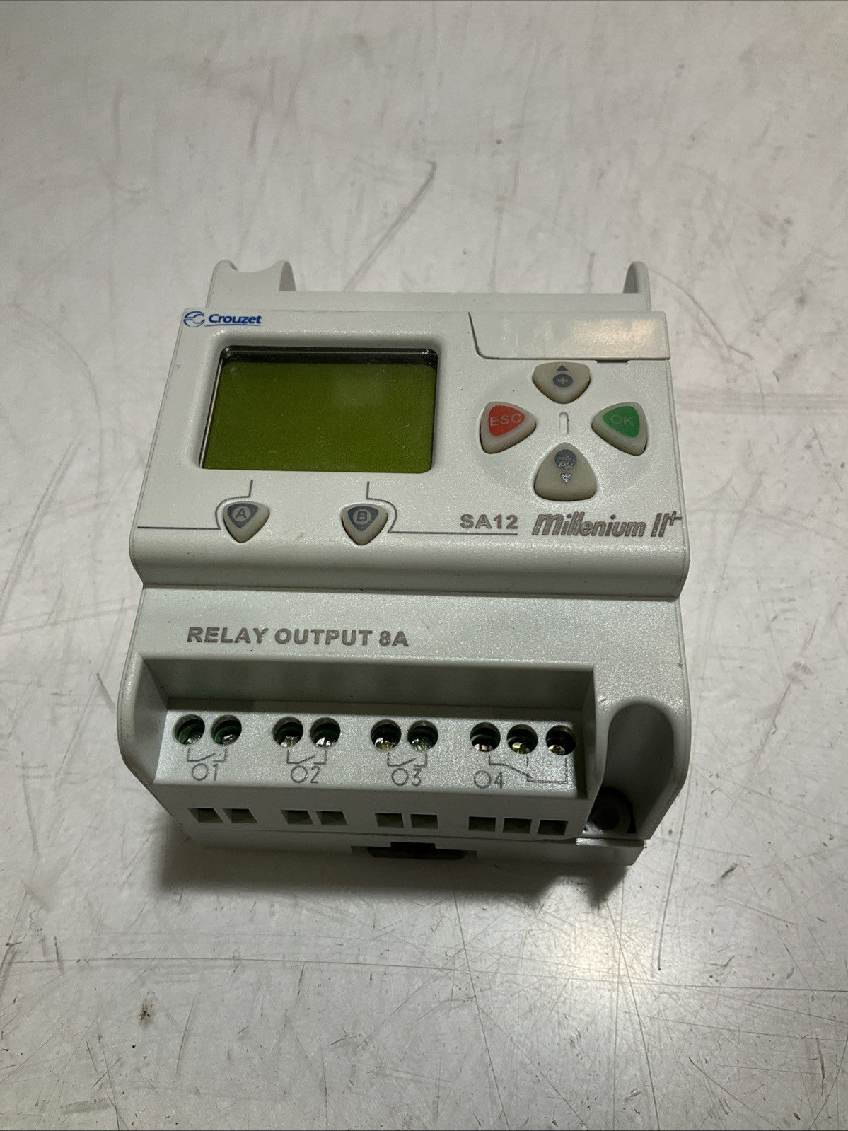 CROUZET SA12 MILLENIUM 11+889590041 CONTROLLER OUTPUT RELAY 24VDC DCINPUT Z2M