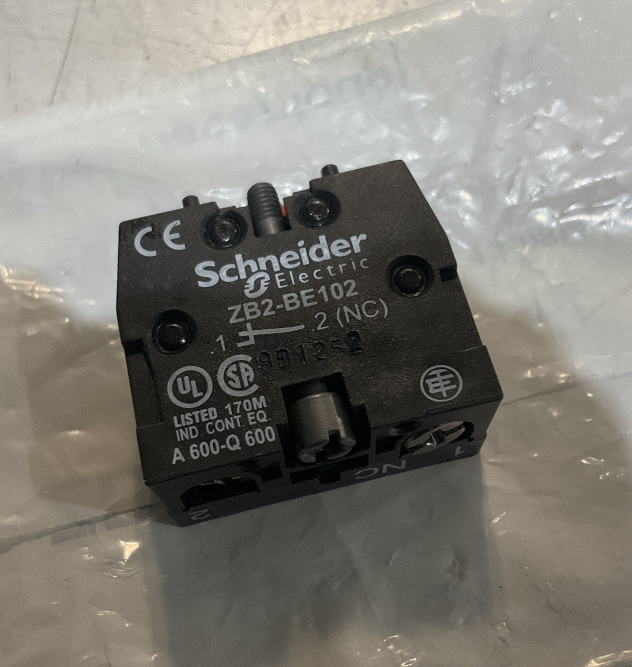 SCHNEIDER ELECTRIC ZB2BE102 SINGLE CONTACT BLOCK 22MM LOT OF 2 Z2M