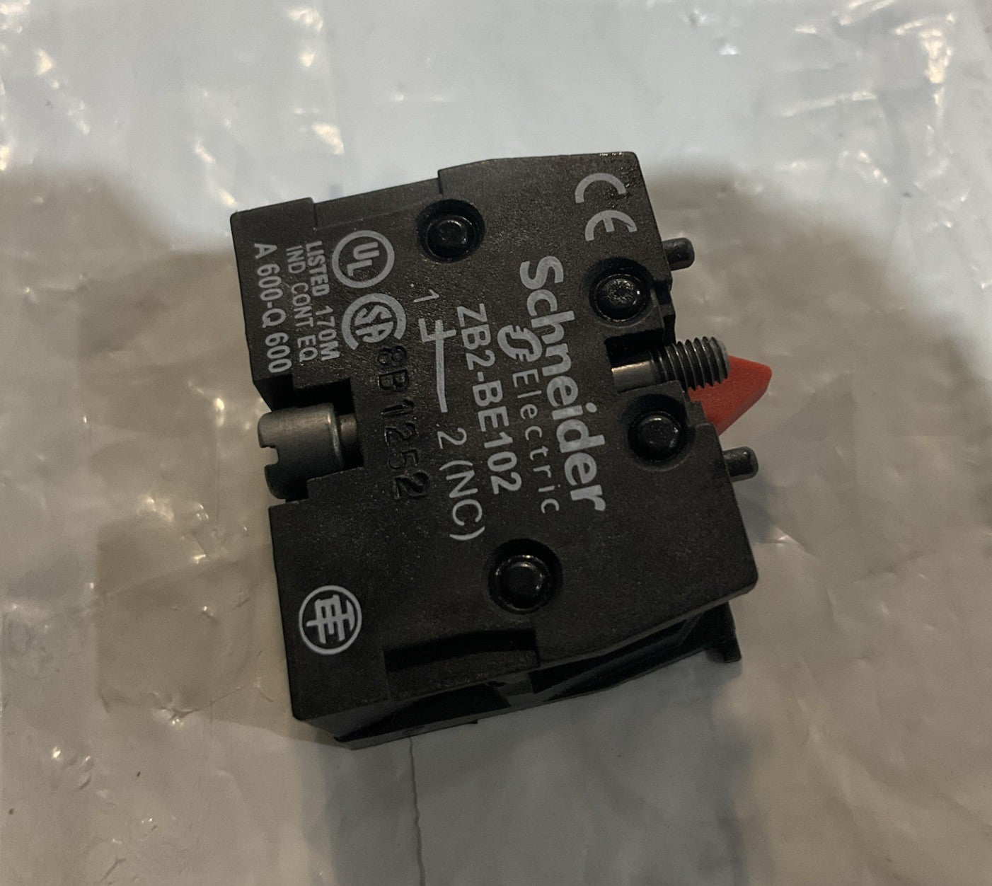 SCHNEIDER ELECTRIC ZB2BE102 SINGLE CONTACT BLOCK 22MM LOT OF 2 Z2M