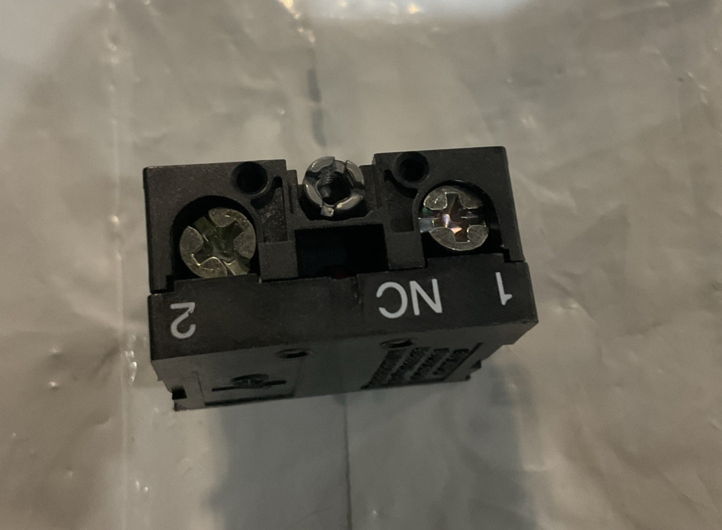 SCHNEIDER ELECTRIC ZB2BE102 SINGLE CONTACT BLOCK 22MM LOT OF 2 Z2M