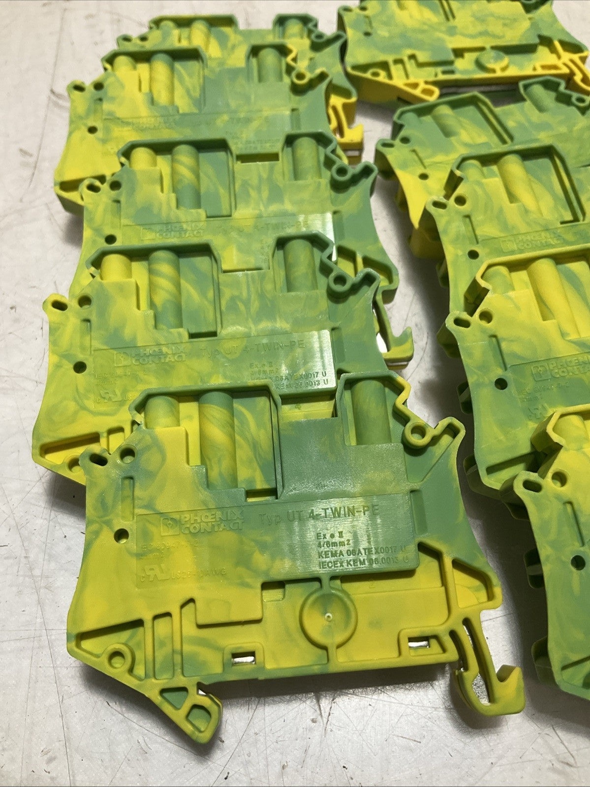 PHOENIX CONTACT 3044380 UT4-TWIN-PE DIN RAIL TERMINAL BLOCK LOT OF 50 Z2M
