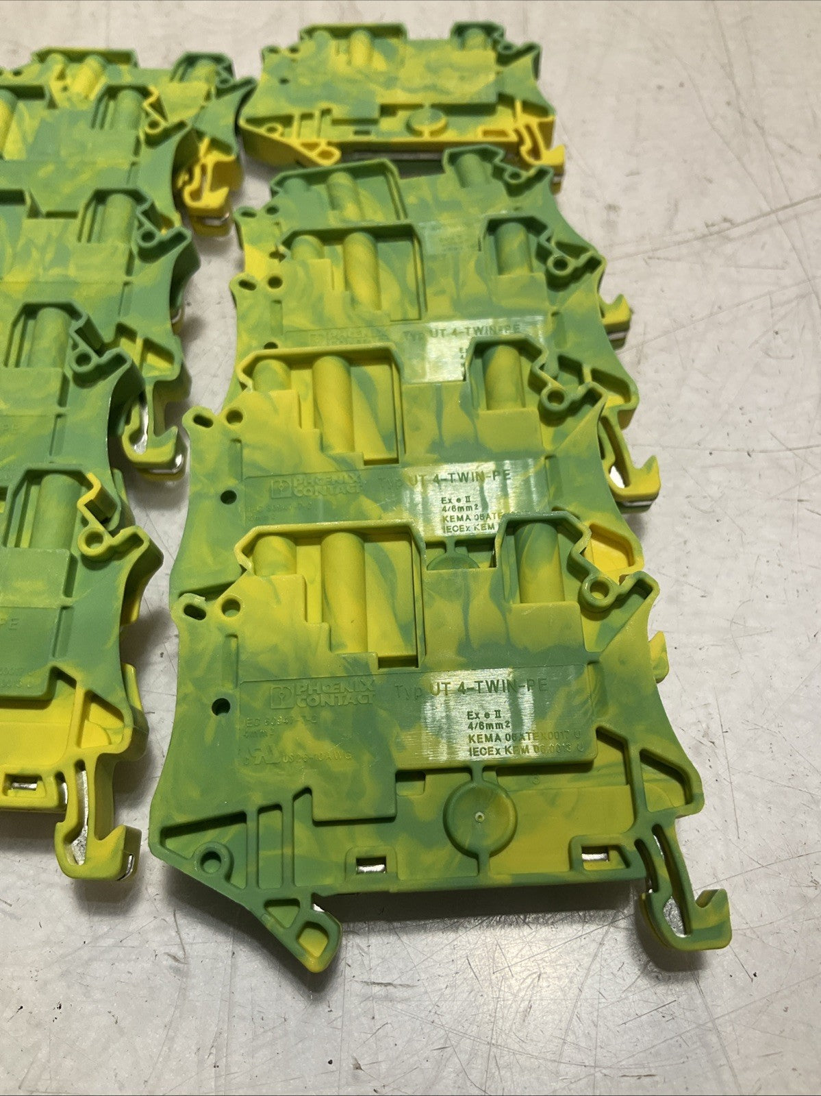 PHOENIX CONTACT 3044380 UT4-TWIN-PE DIN RAIL TERMINAL BLOCK LOT OF 50 Z2M