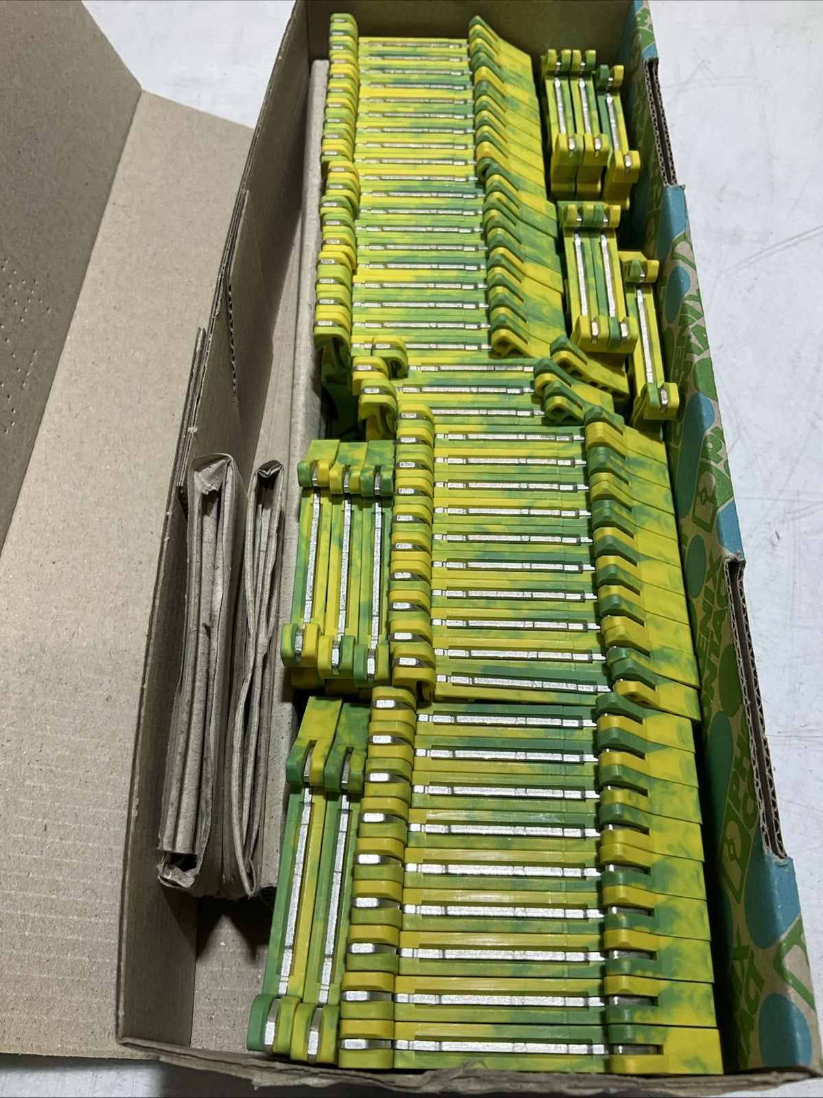 PHOENIX CONTACT 3044380 UT4-TWIN-PE DIN RAIL TERMINAL BLOCK LOT OF 50 Z2M