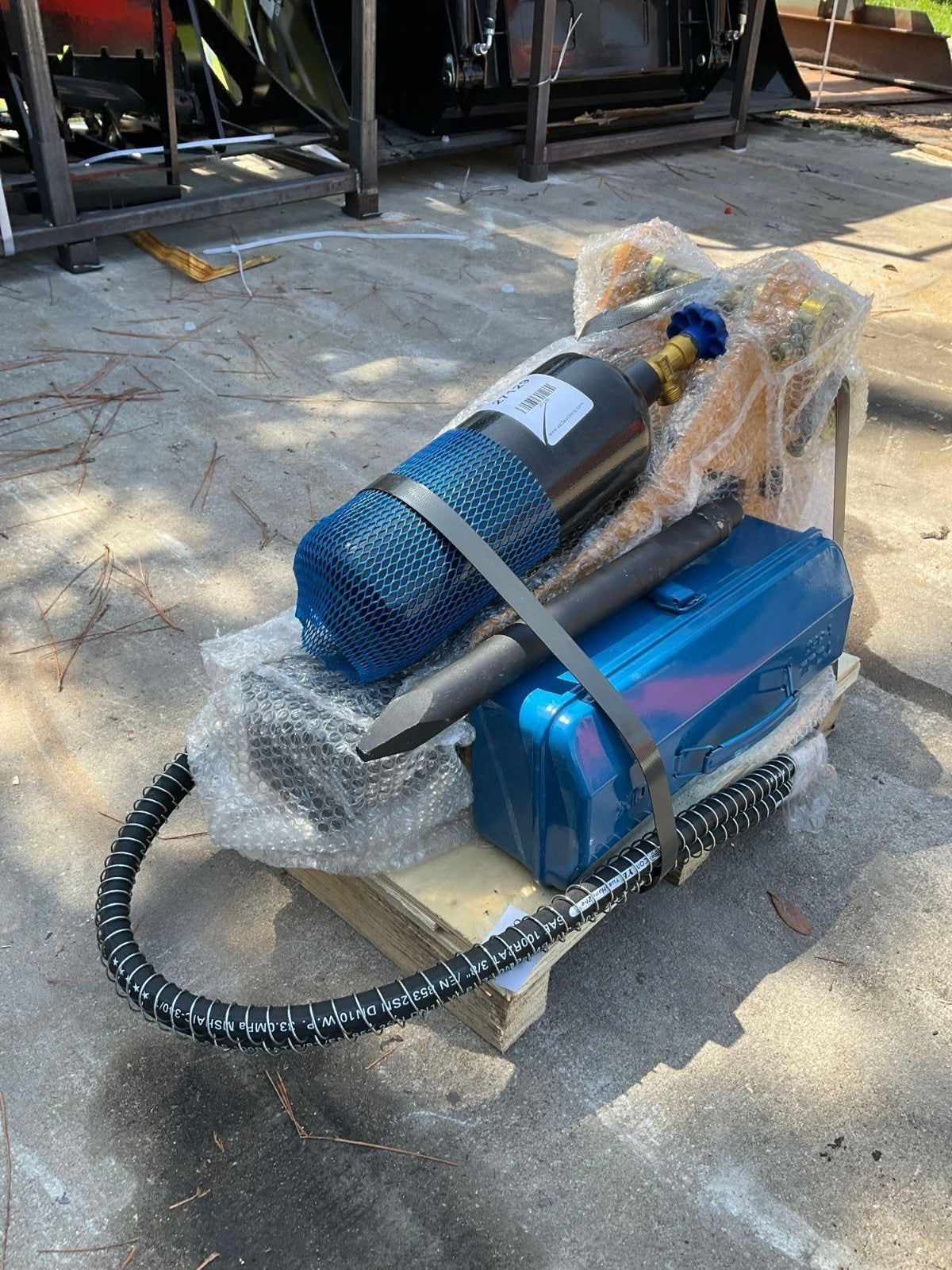 UNUSED HYDRAULIC BREAKER FOR MINI EXCAVATOR CE MODEL SB05