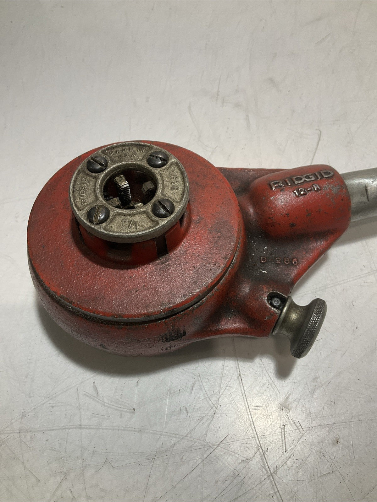 RIDGID 12-R - D286 PIPE THREADER RATCHET WITH HANDLE Z2M