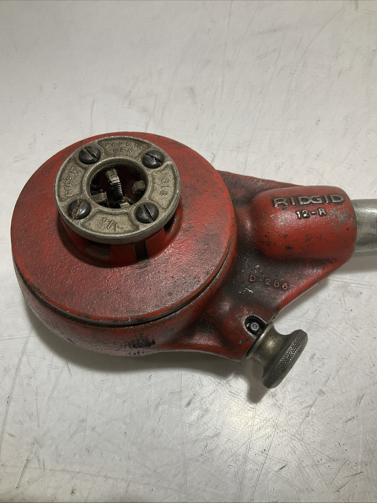 RIDGID 12-R - D286 PIPE THREADER RATCHET WITH HANDLE Z2M