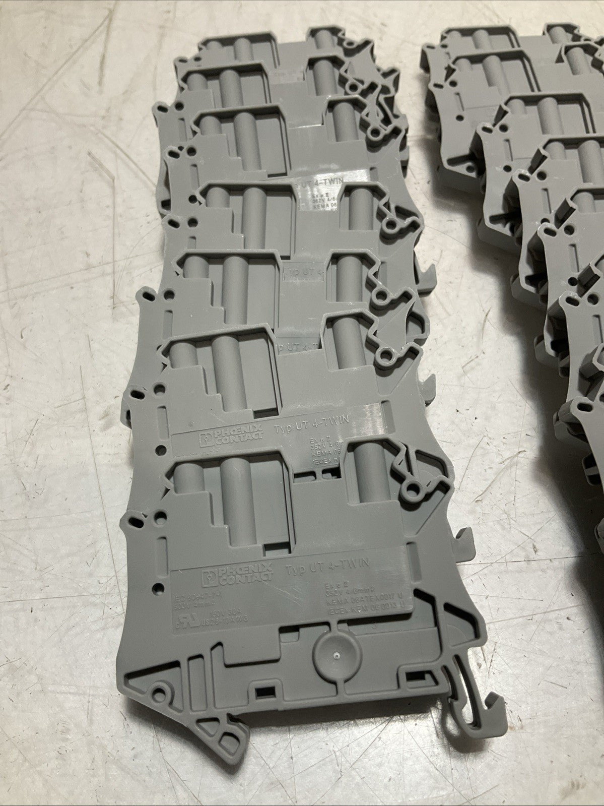 PHOENIX CONTACT 3044364 UT4-TWIN FEED THROUGH TERMINAL BLOCK LOT OF 53 Z2M
