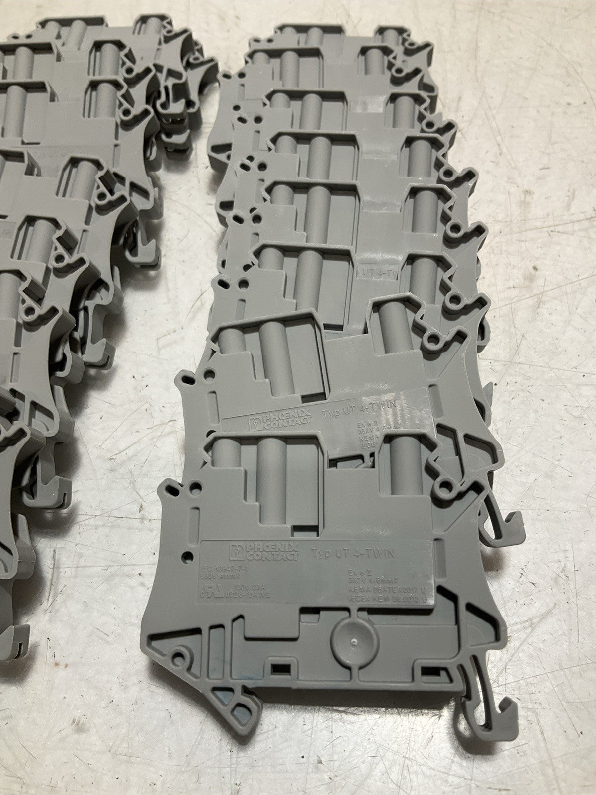 PHOENIX CONTACT 3044364 UT4-TWIN FEED THROUGH TERMINAL BLOCK LOT OF 53 Z2M