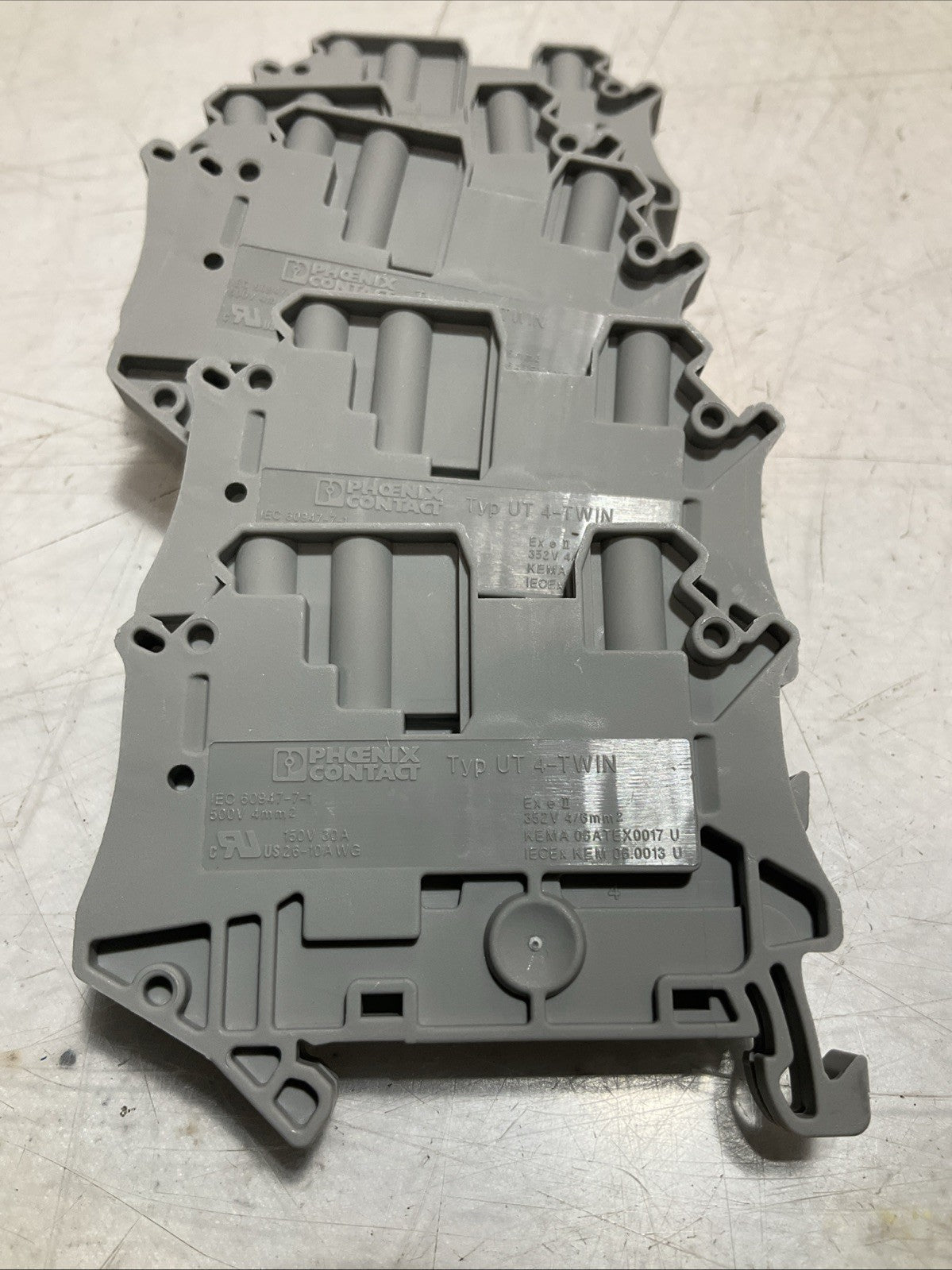 PHOENIX CONTACT 3044364 UT4- TWIN FEED TERMINAL BLOCK LOT 36 Z2M
