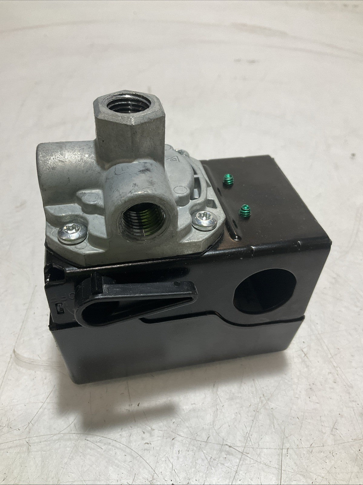 HUBBELL 69JF9LY2C FURNAS AIR COMPRESSOR PRESSURE CONTROL VALVE 140-175P Z2M
