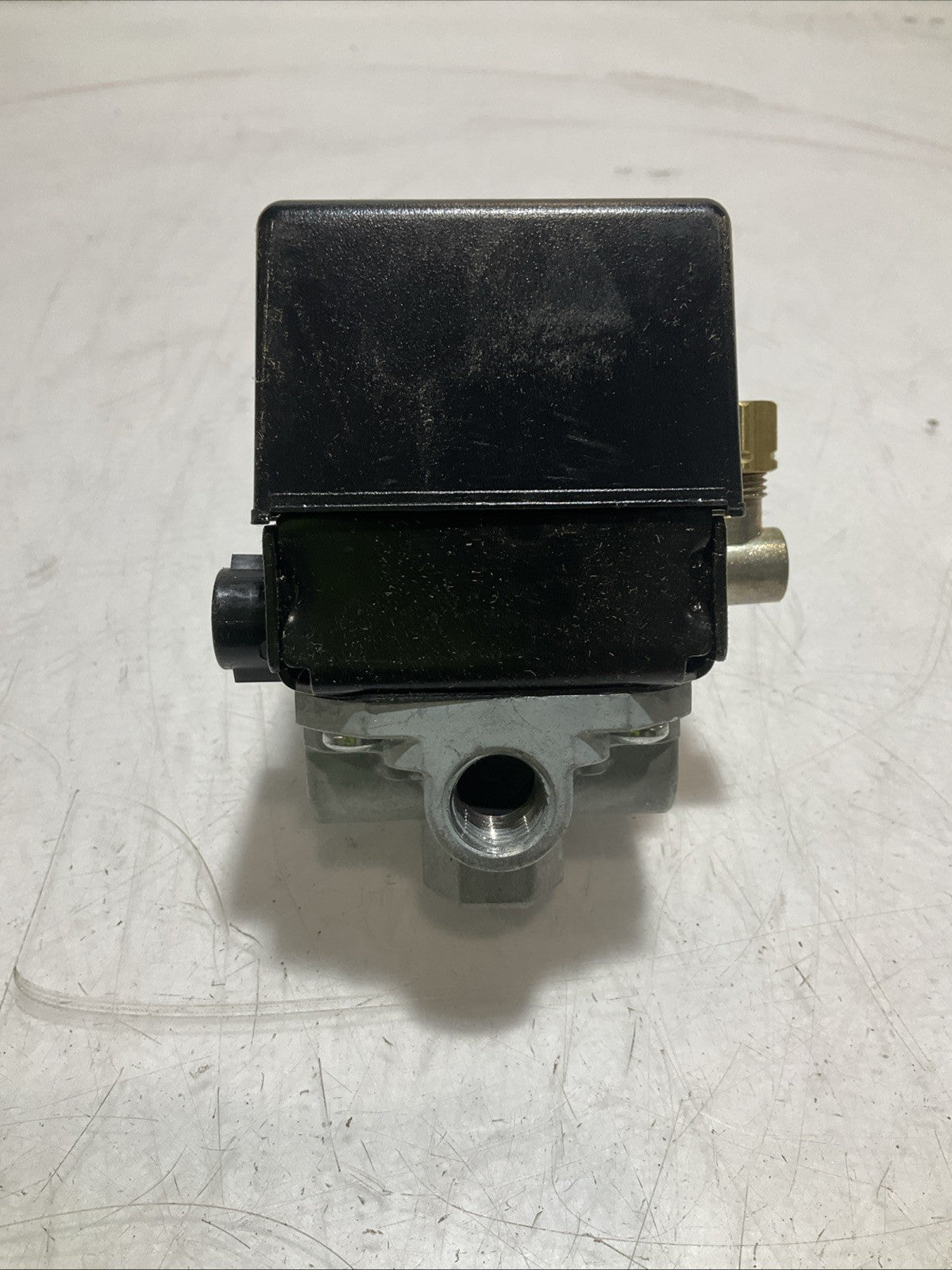 HUBBELL 69JF9LY2C FURNAS AIR COMPRESSOR PRESSURE CONTROL VALVE 140-175P Z2M