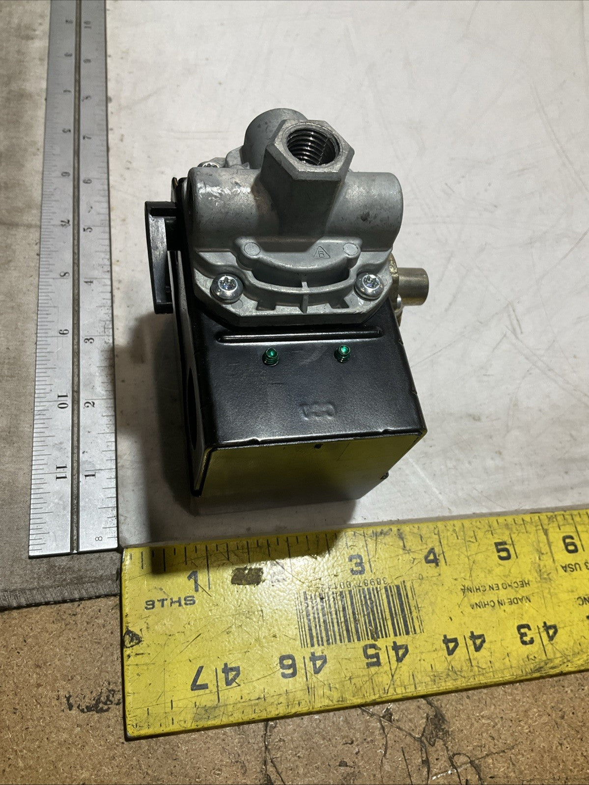 HUBBELL 69JF9LY2C FURNAS AIR COMPRESSOR PRESSURE CONTROL VALVE 140-175P Z2M