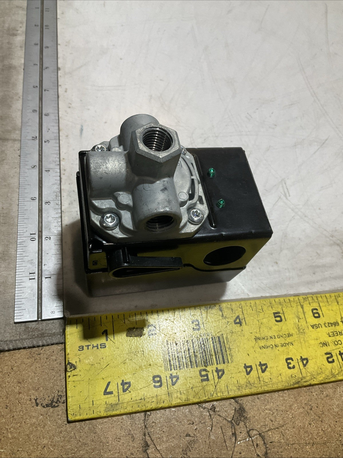 HUBBELL 69JF9LY2C FURNAS AIR COMPRESSOR PRESSURE CONTROL VALVE 140-175P Z2M
