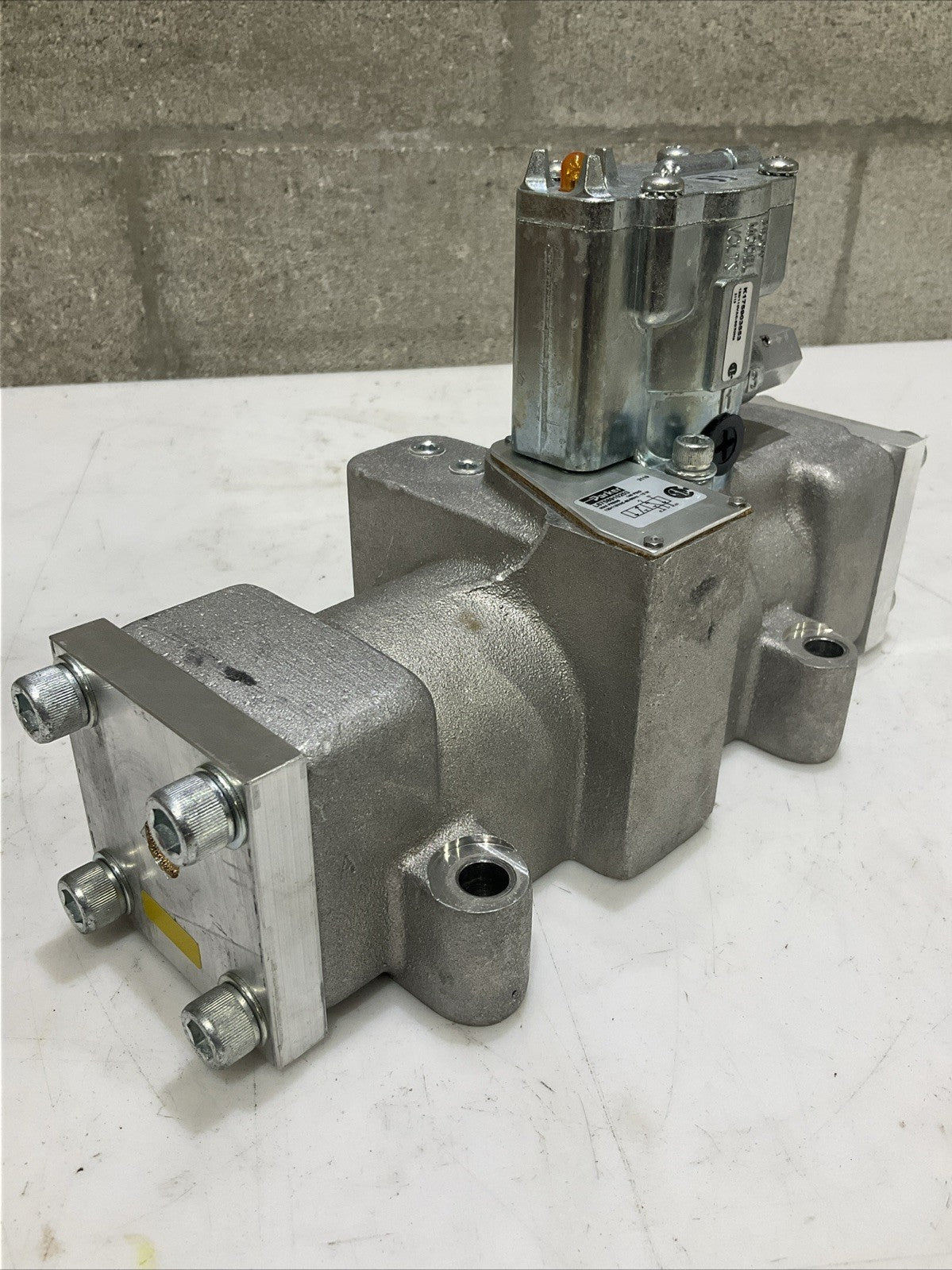 PARKER L6758910253 K175903553 SOLENOID VALVE 140 PSIG 120/110VAC 60/50HZ 12W Z2M