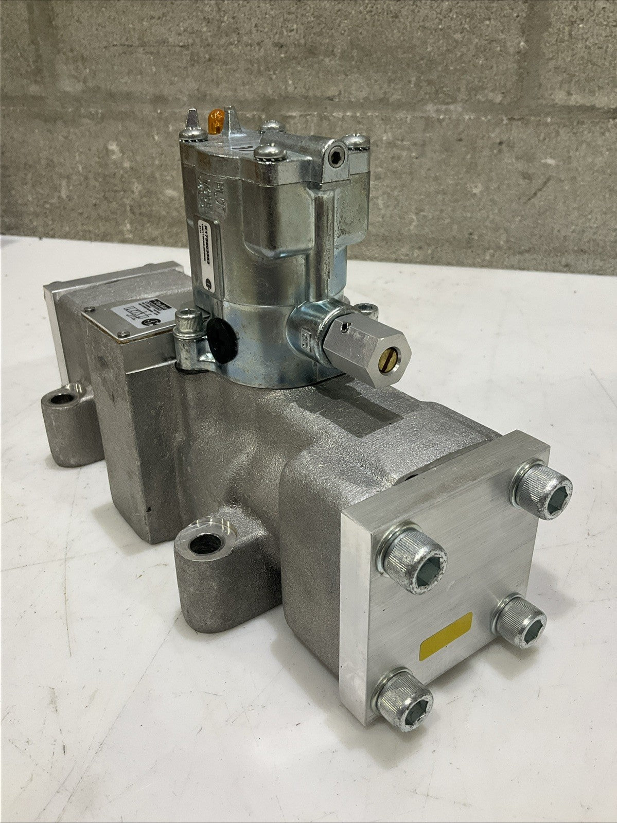 PARKER L6758910253 K175903553 SOLENOID VALVE 140 PSIG 120/110VAC 60/50HZ 12W Z2M