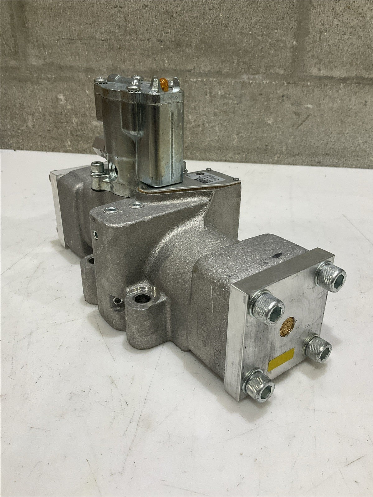 PARKER L6758910253 K175903553 SOLENOID VALVE 140 PSIG 120/110VAC 60/50HZ 12W Z2M