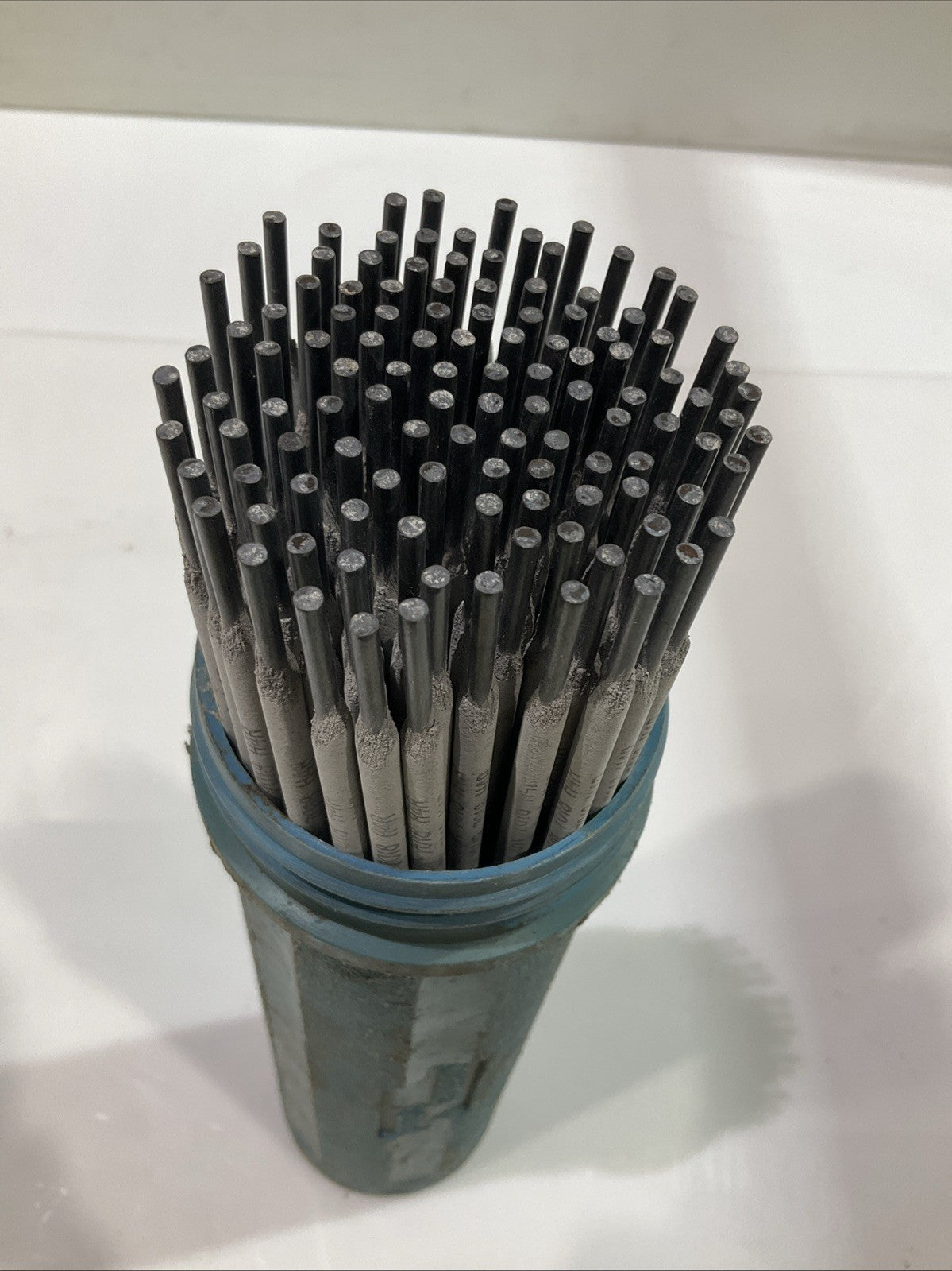LINCOLN ELECTRIC EXCALIBUR 7018 H4R MR STICK ELECTRODE Y2M
